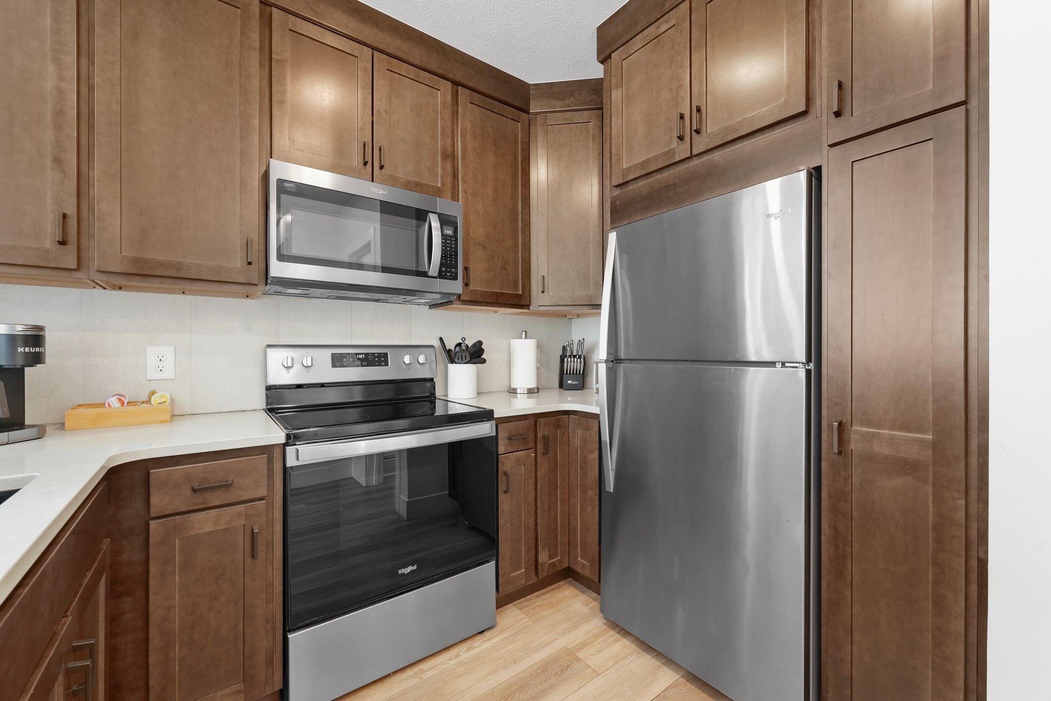 200 Gillis Street photo 3