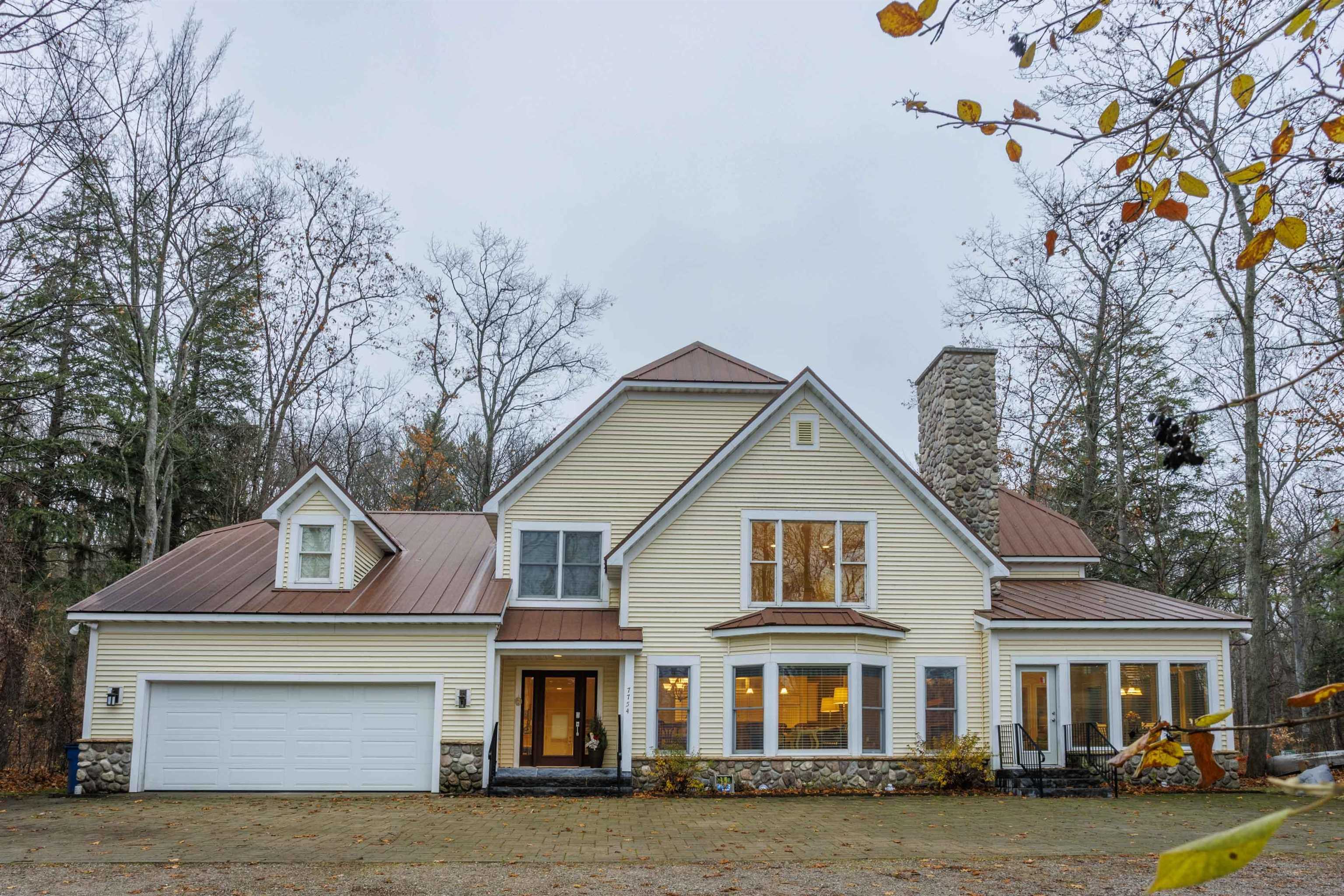 7754 Woodland Drive photo 1