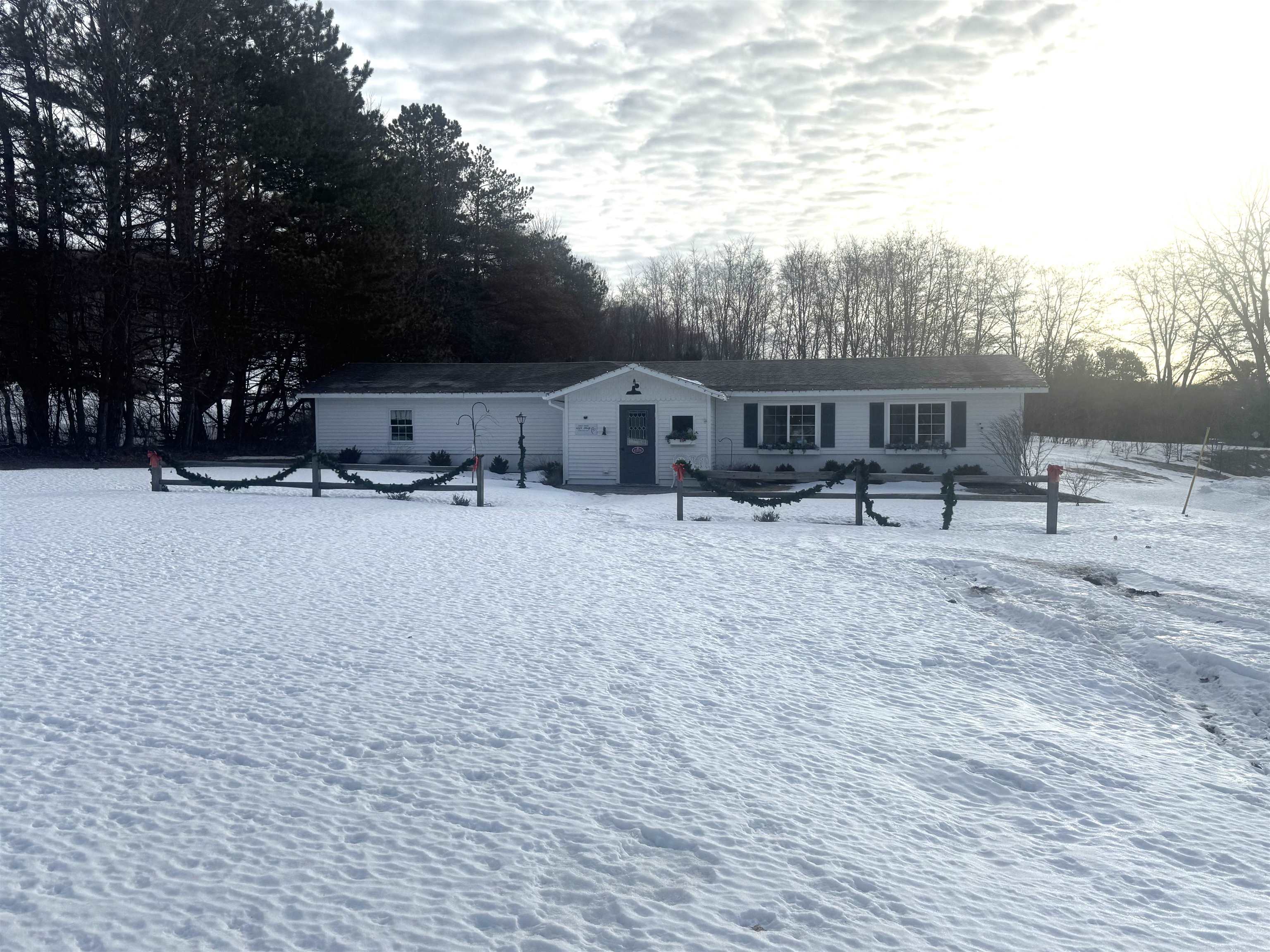 11516 Main Street, Honor, MI, 49640