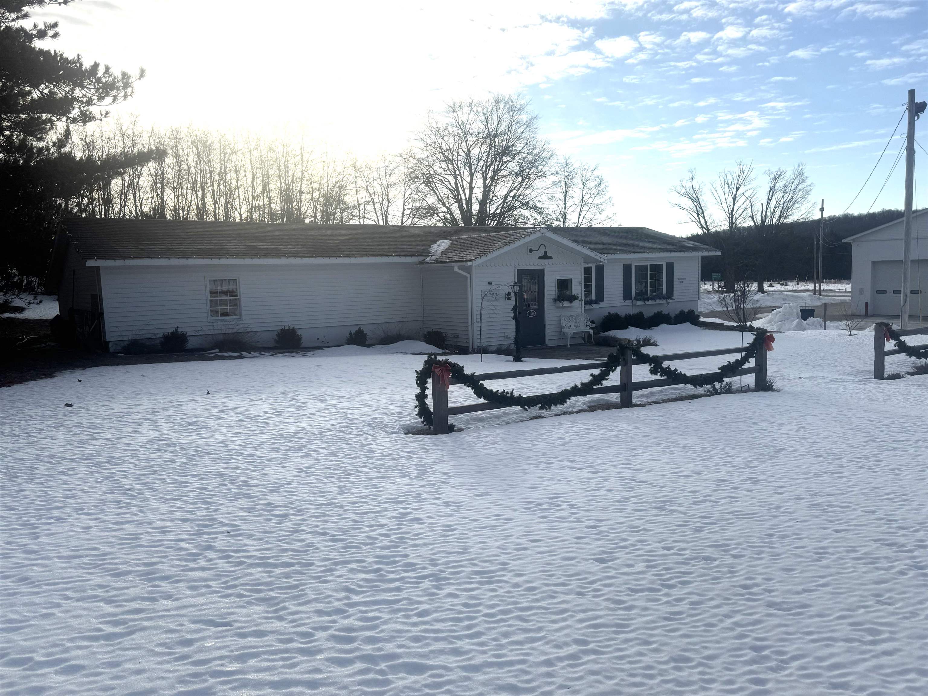 11516 Main Street, Honor, MI, 49640