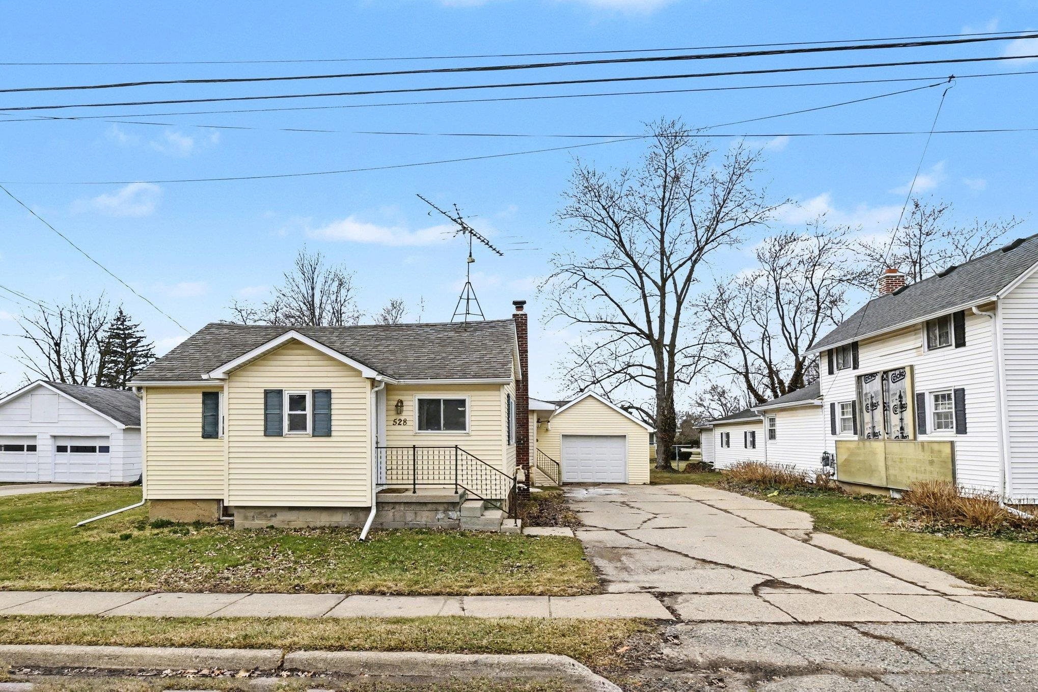 528 S Main Street Road, Fowler, MI, 48835-9781