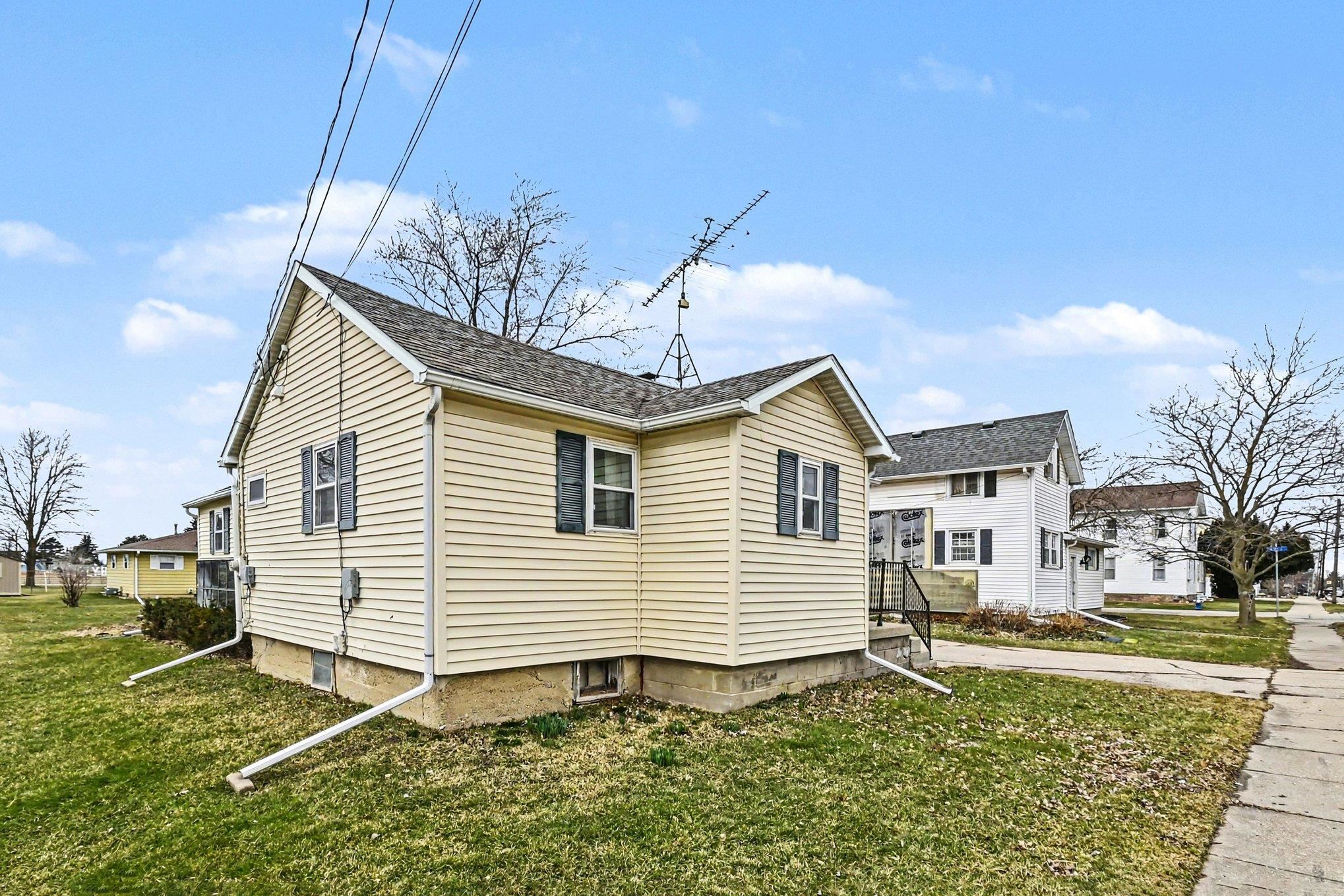 528 S Main Street Road, Fowler, MI, 48835-9781