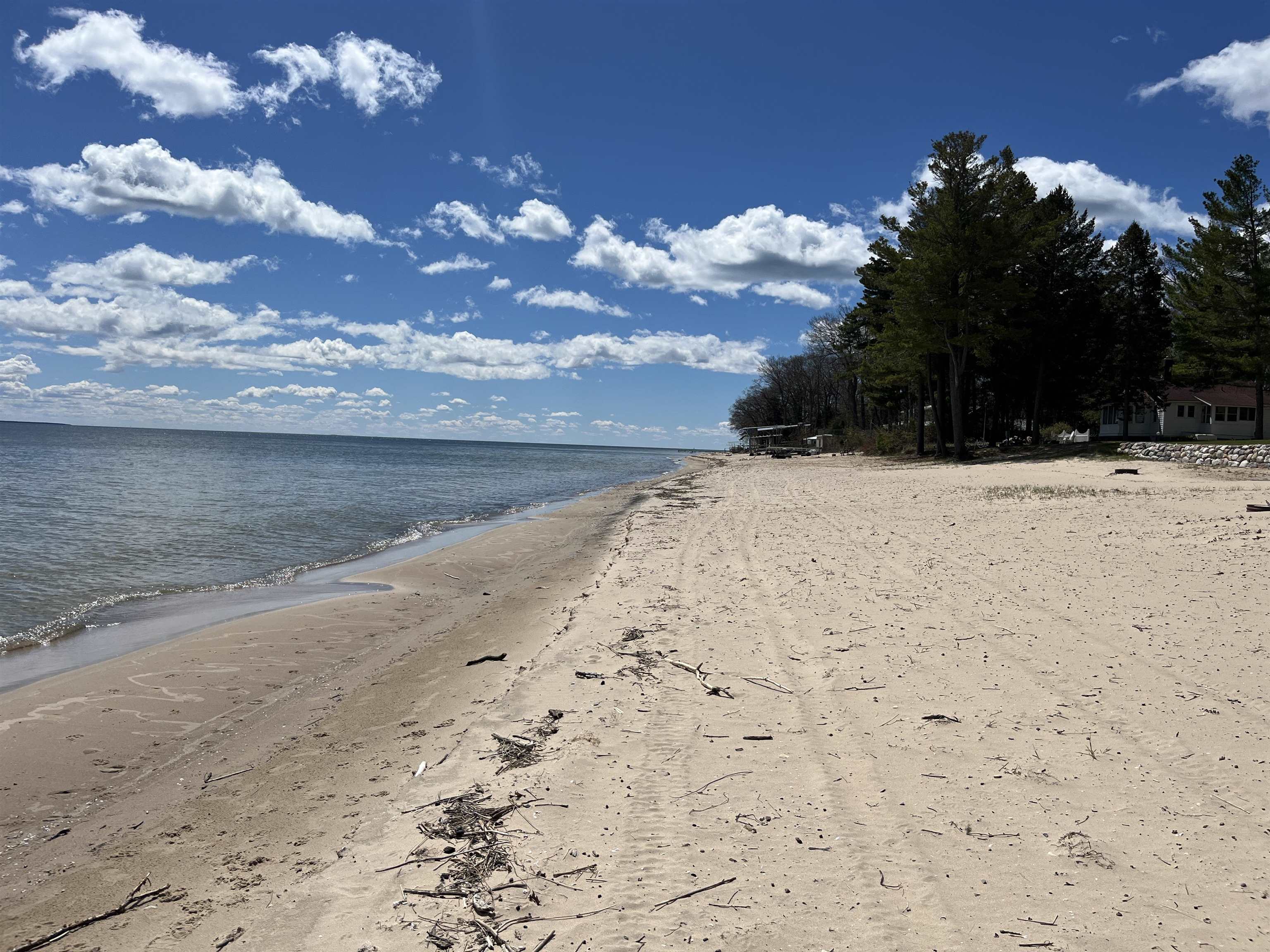 2nd image of 1024 Huron, Tawas City, MI 48763 | MLS# 77080066293