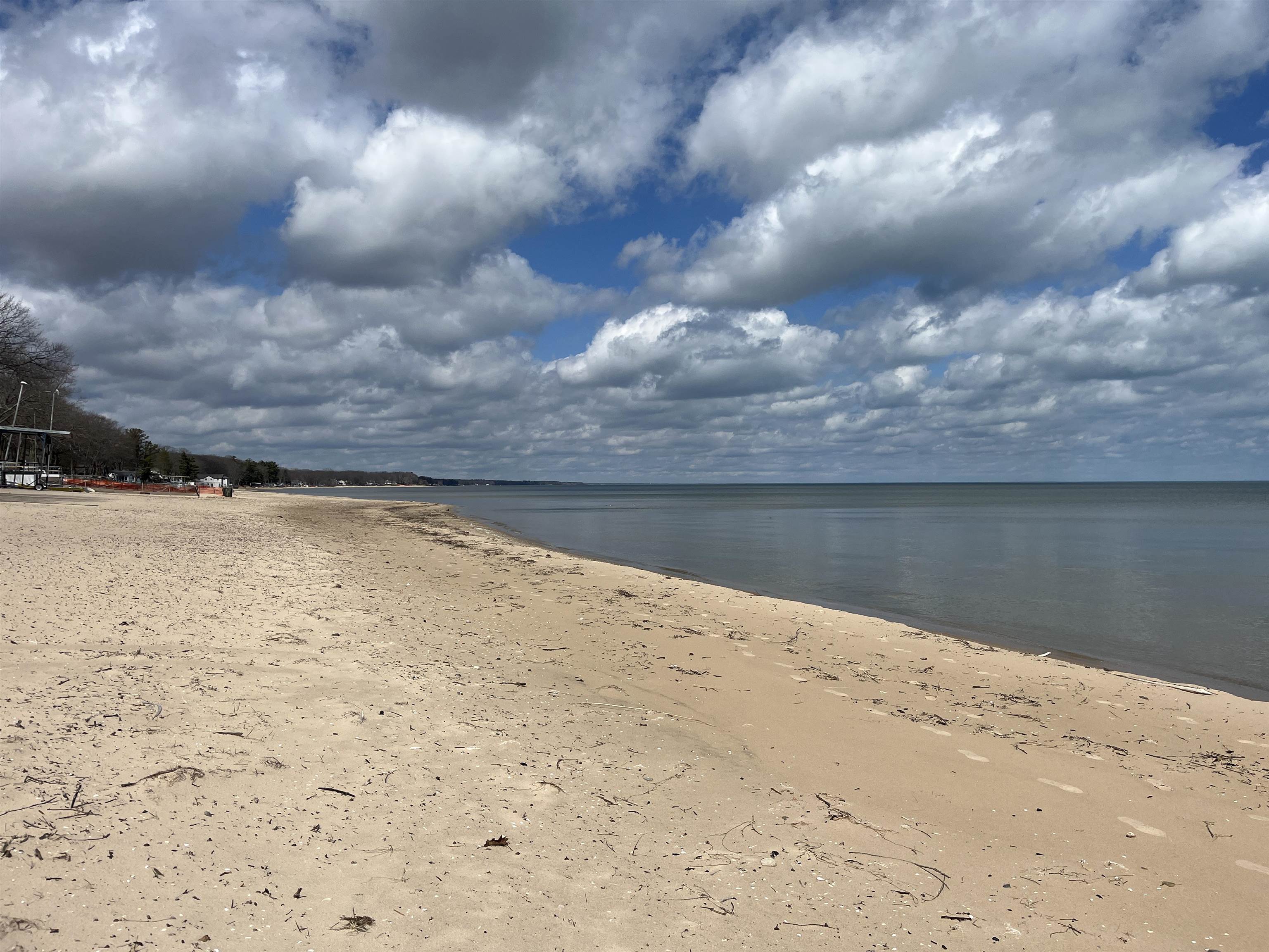 4th image of 1024 Huron, Tawas City, MI 48763 | MLS# 77080066293