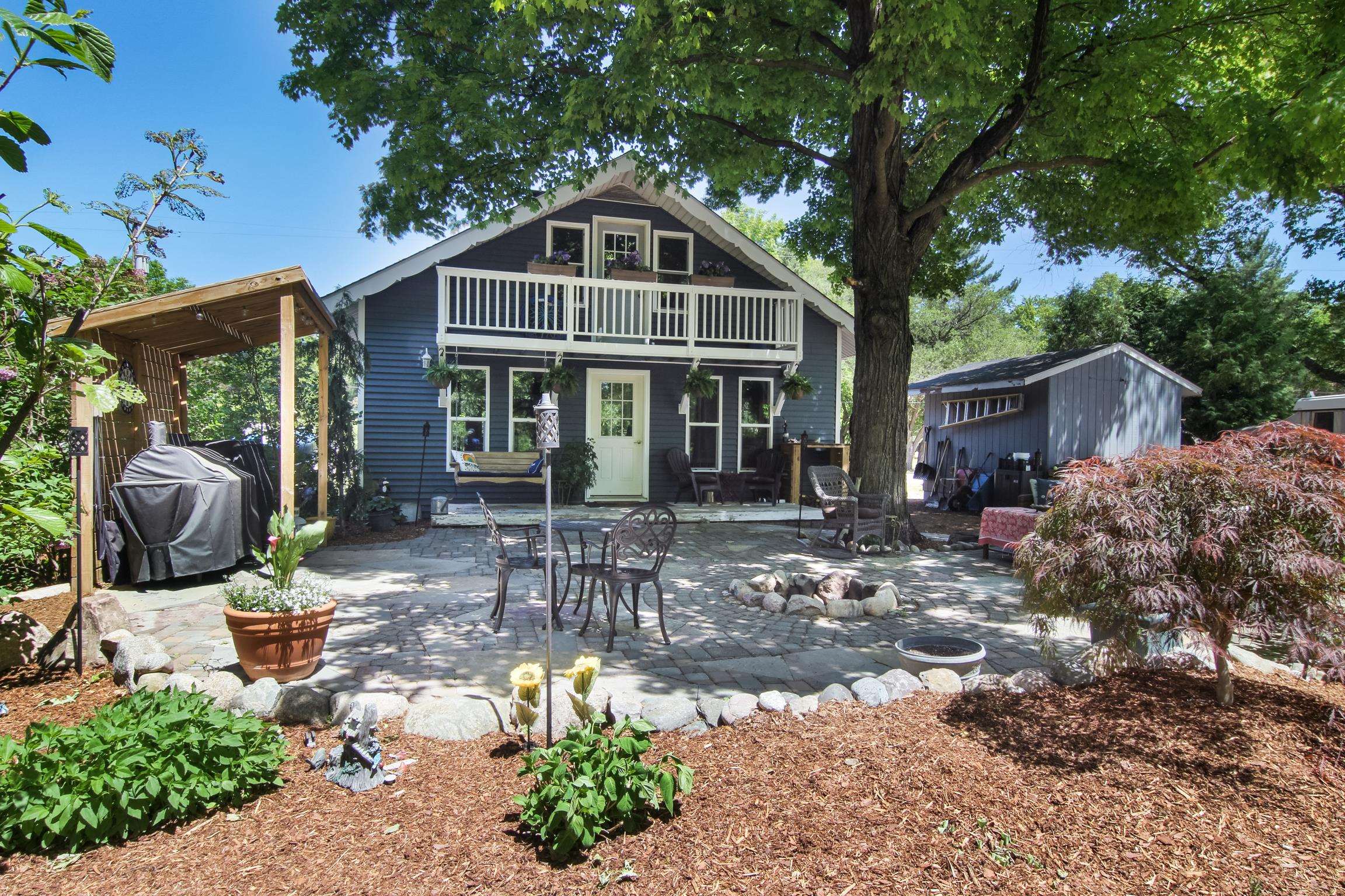 6033 Aarwood Road, Rapid City, MI, 49676