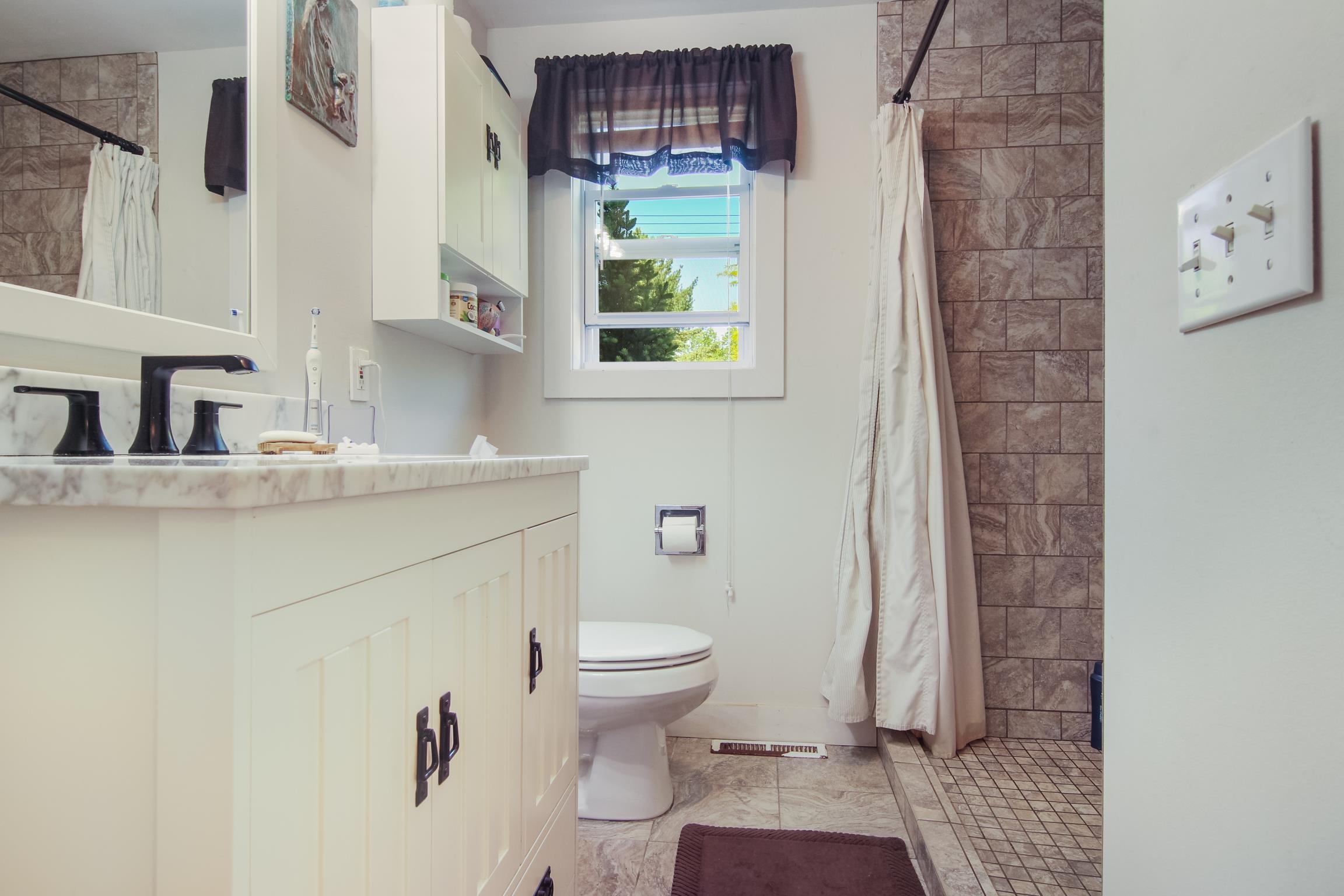 6033 Aarwood Road, Rapid City, MI, 49676