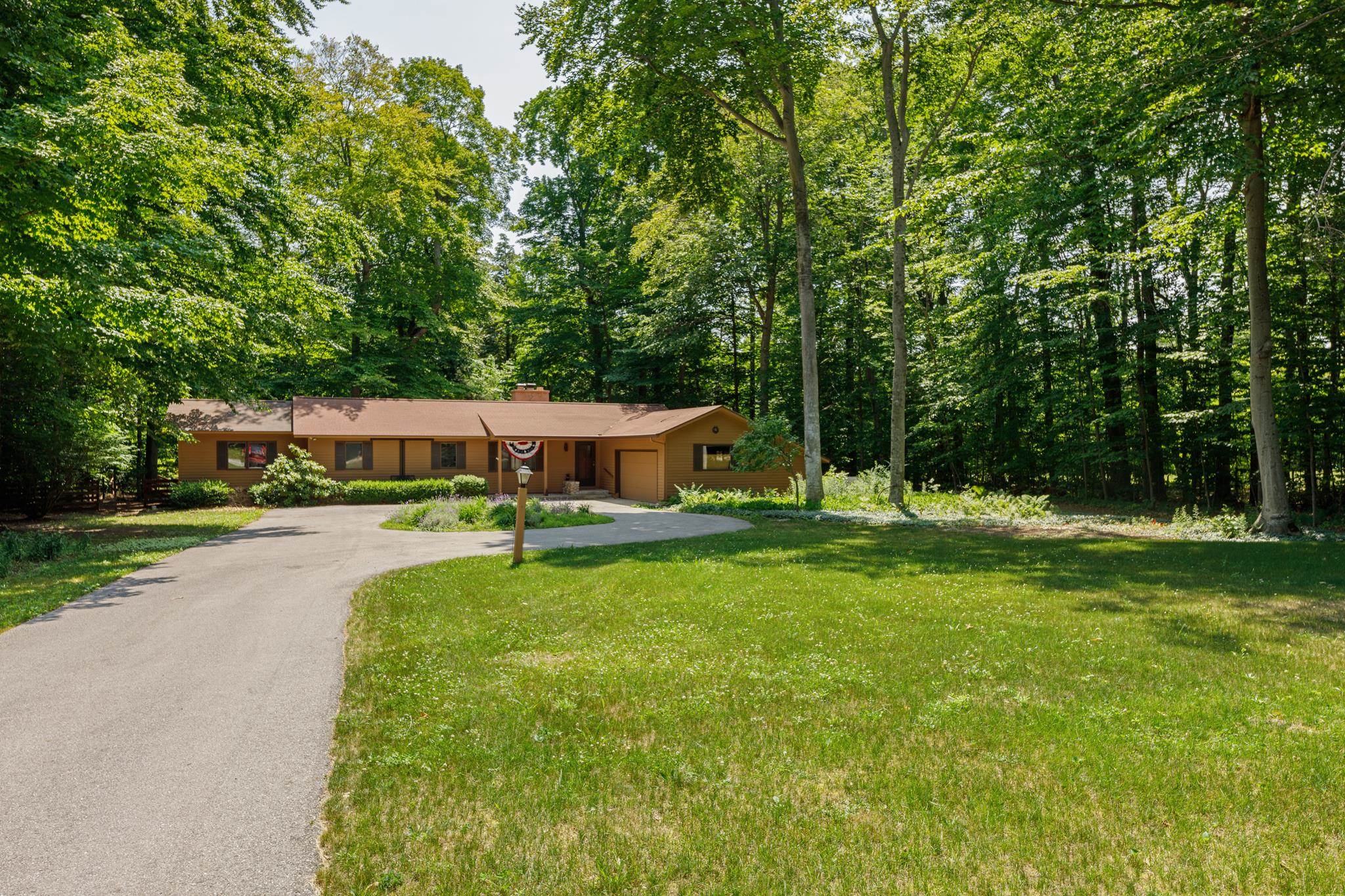 3862 N Trillium Drive, Leland, MI, 49654