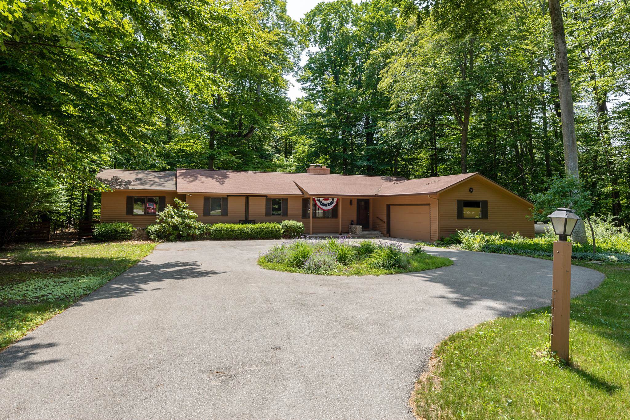 3862 N Trillium Drive, Leland, MI, 49654