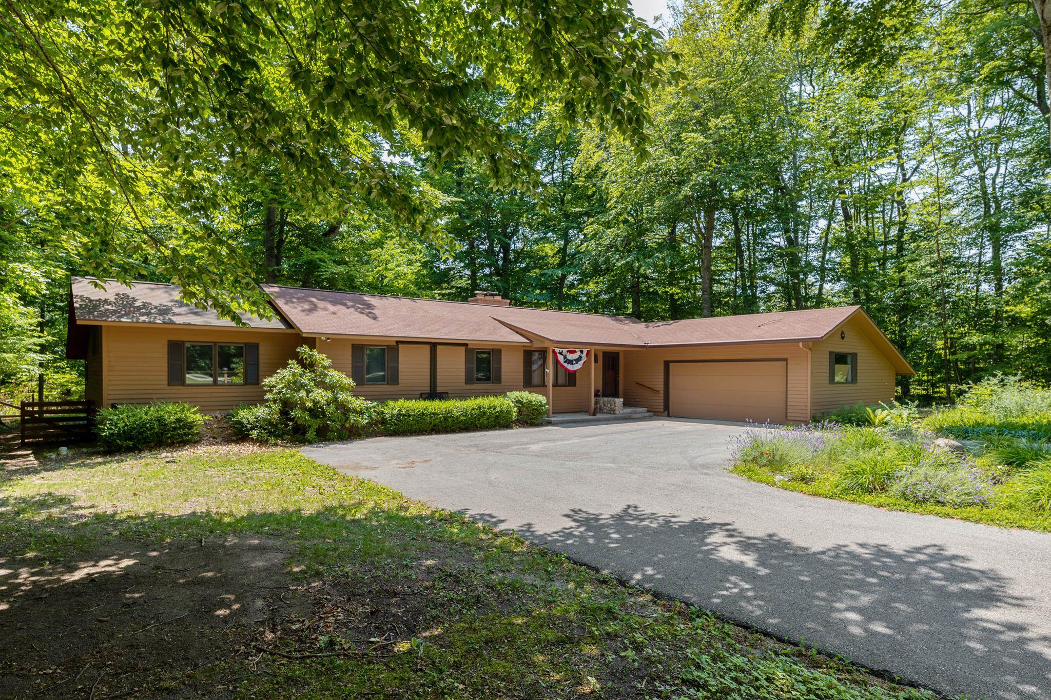 3862 N Trillium Drive, Leland, MI, 49654