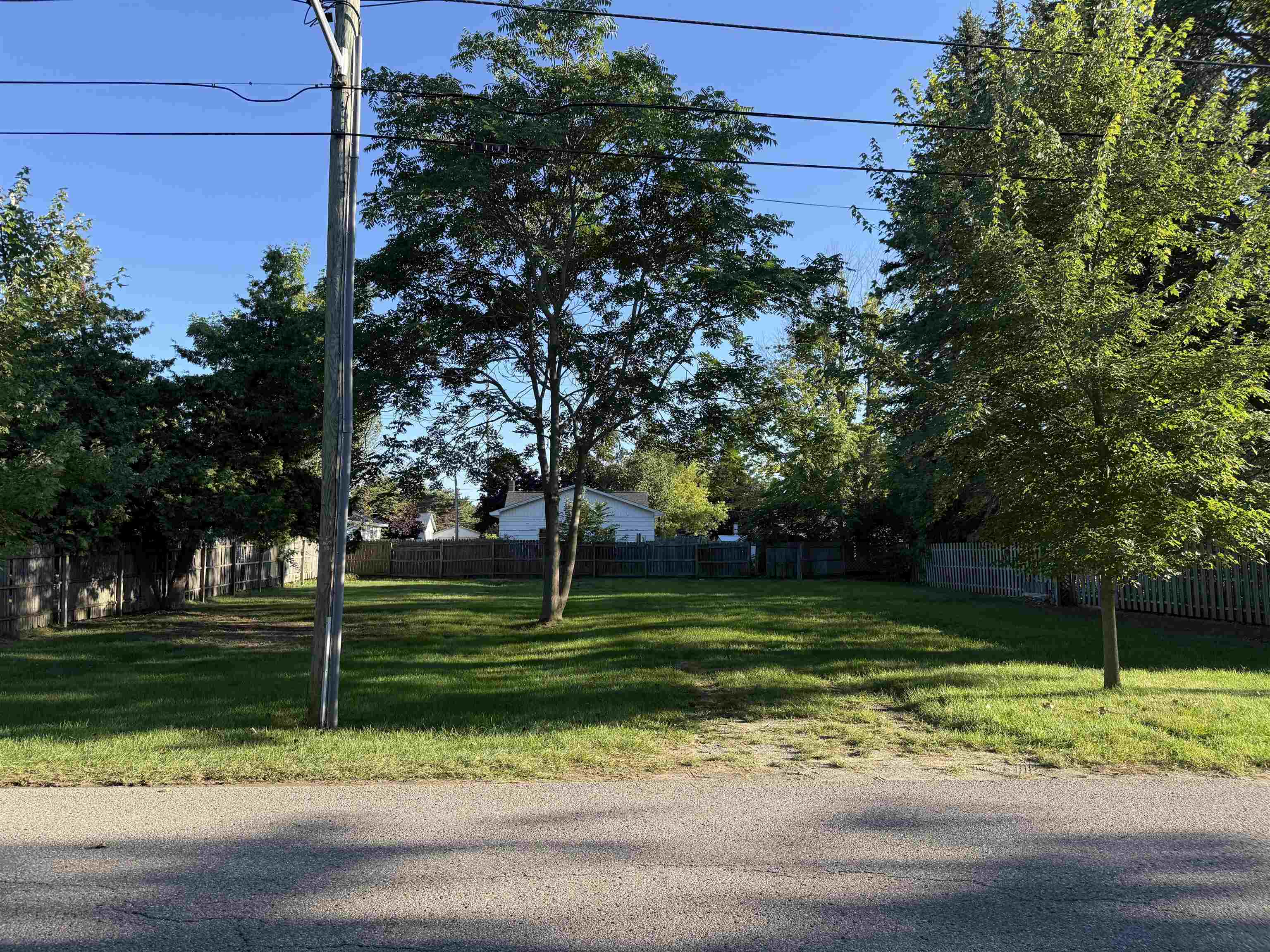 406 W Lincoln Avenue, Charlevoix, MI, 49720