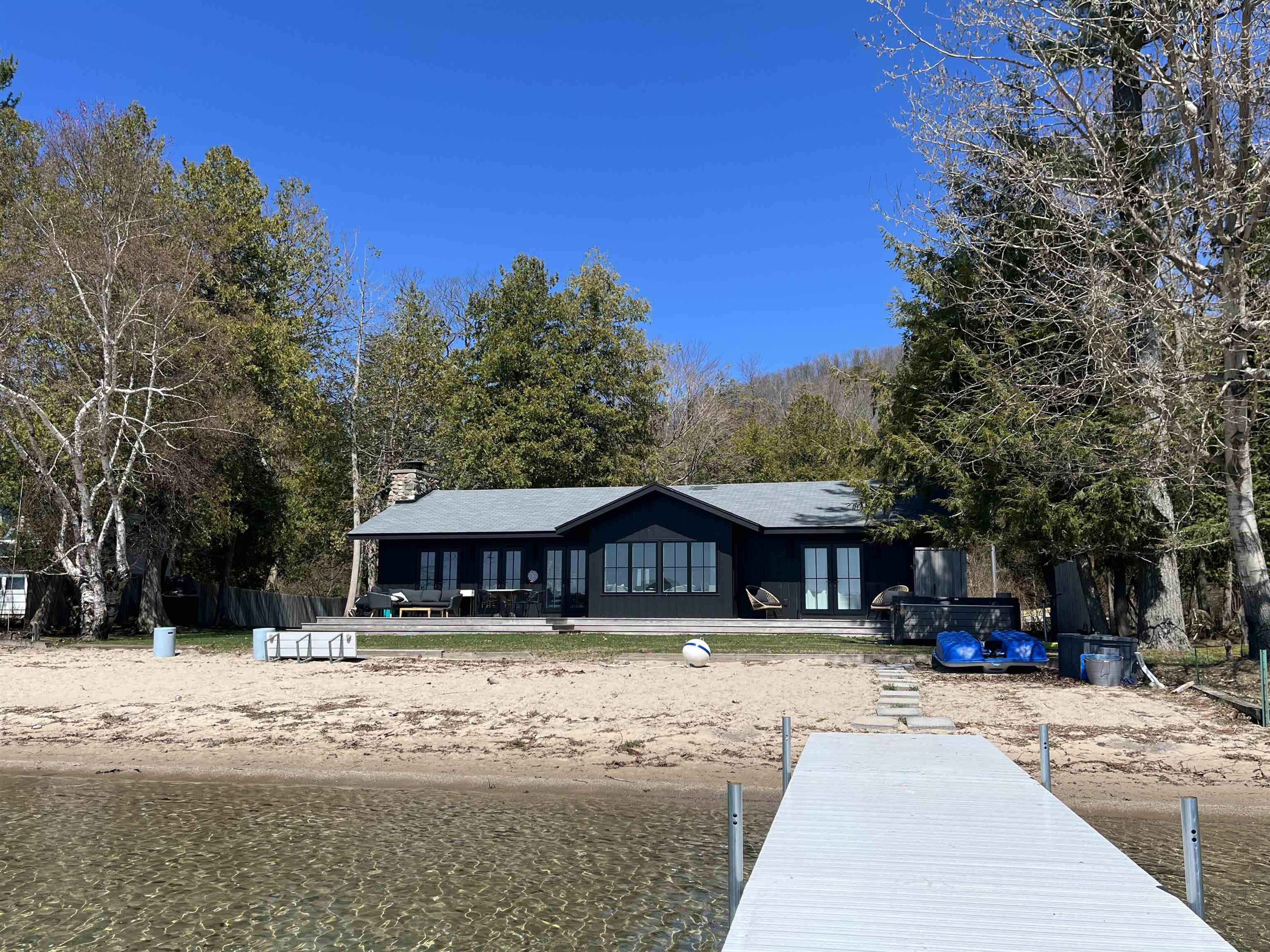 6170 S Tamarack Lane, Maple City, MI, 49664