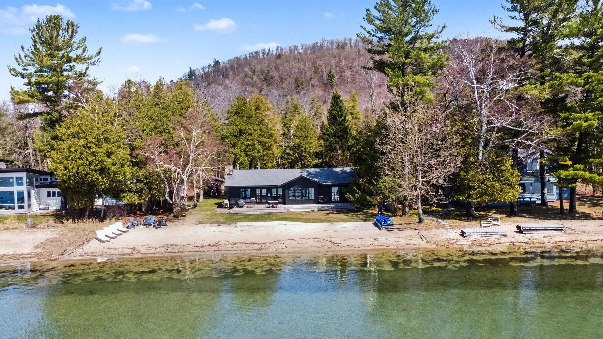6170 S Tamarack Lane, Maple City, MI, 49664
