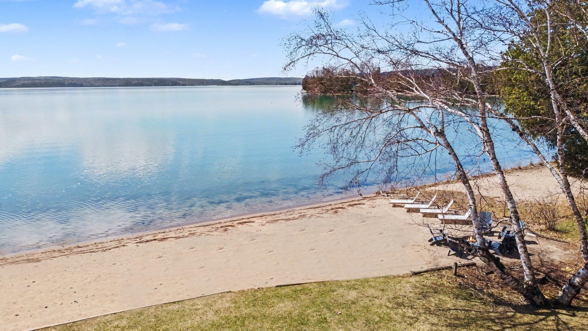 6170 S Tamarack Lane, Maple City, MI, 49664