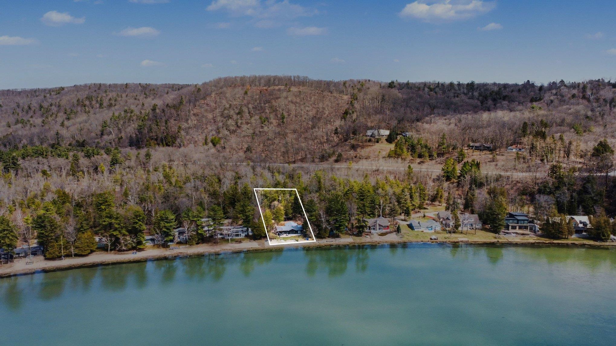 6170 S Tamarack Lane, Maple City, MI, 49664