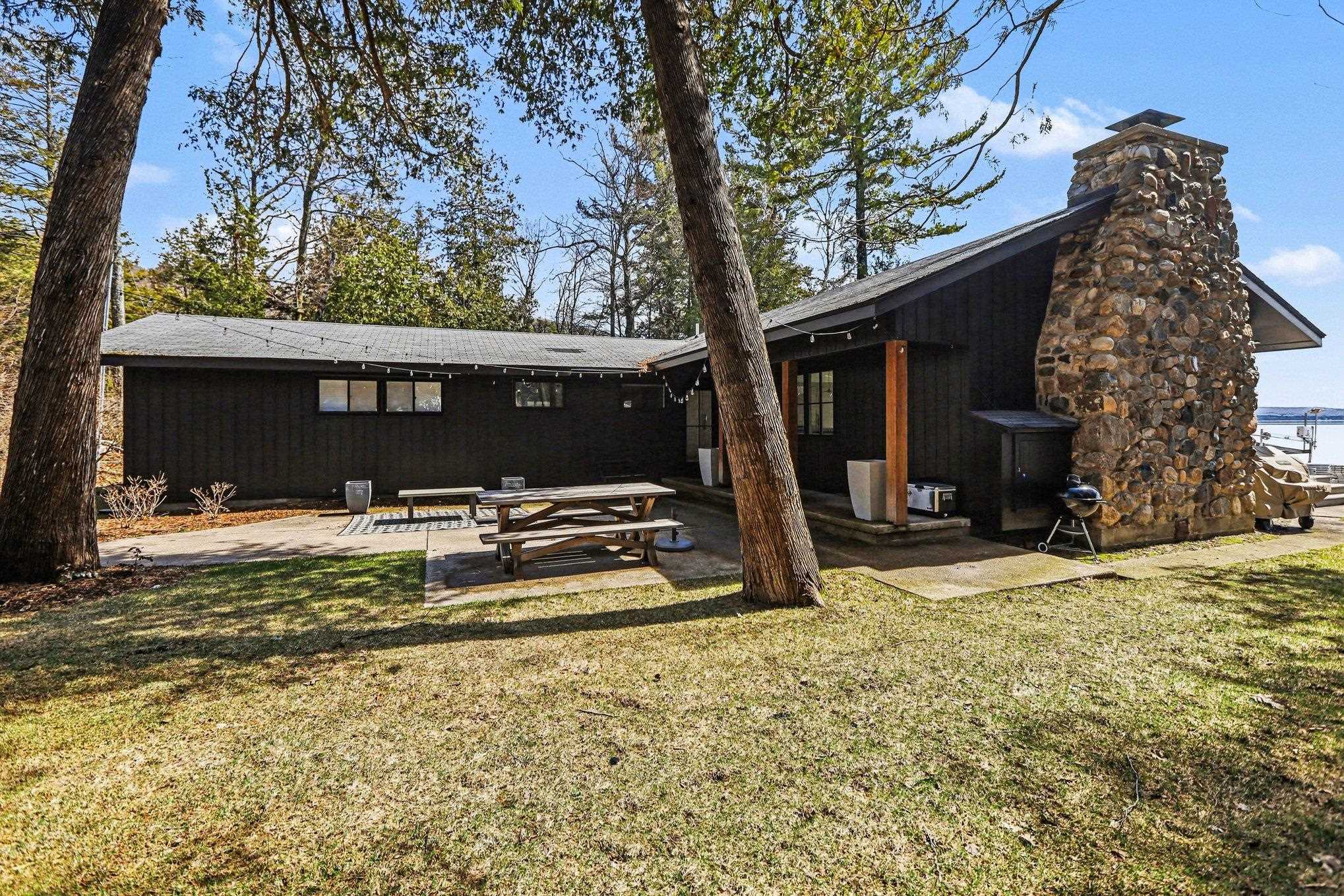 6170 S Tamarack Lane, Maple City, MI, 49664