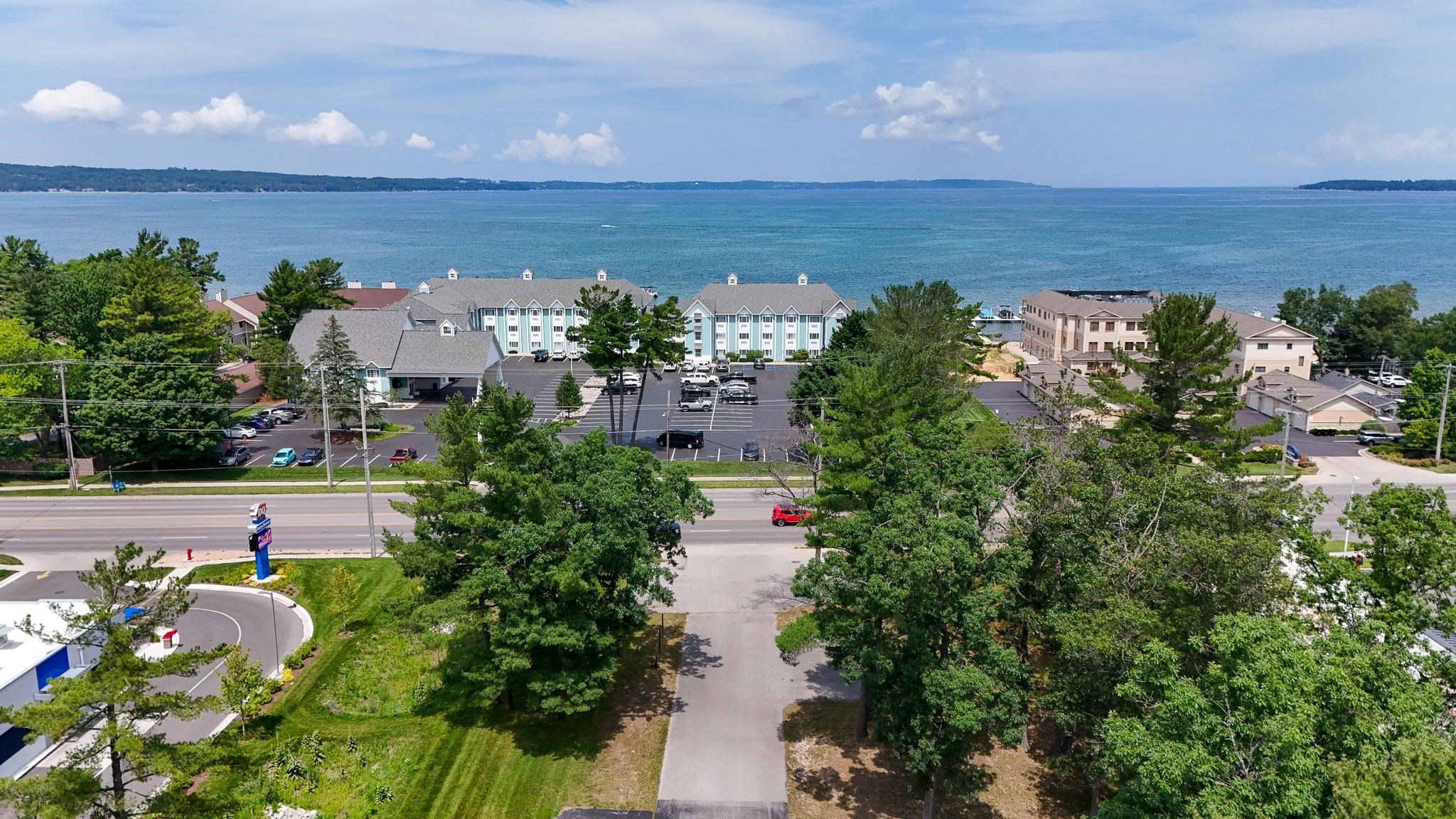 1818 N Us-31, Traverse City, MI, 49686