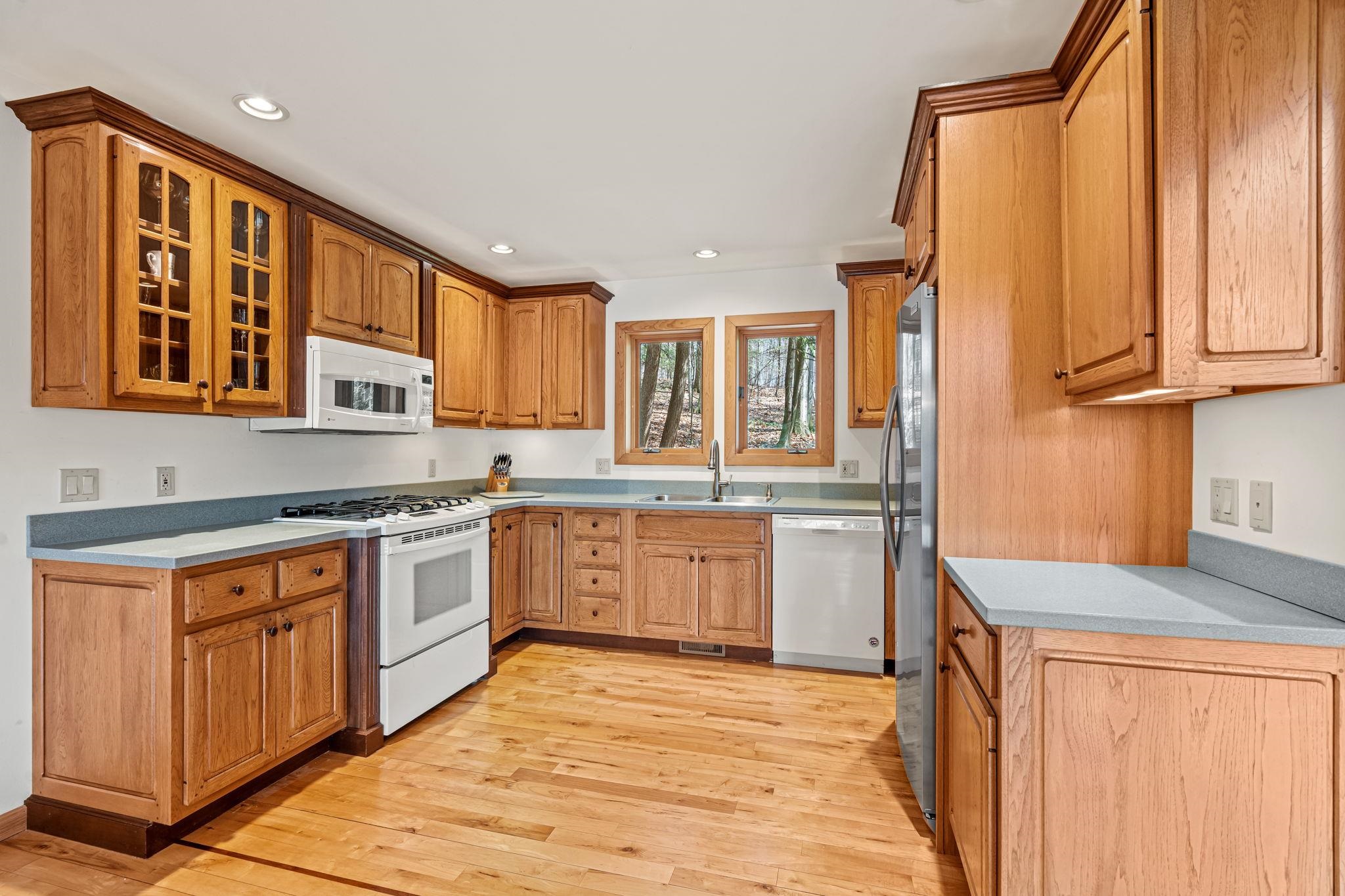 2962 Crescent Shores Drive, Traverse City, MI, 49685-9643