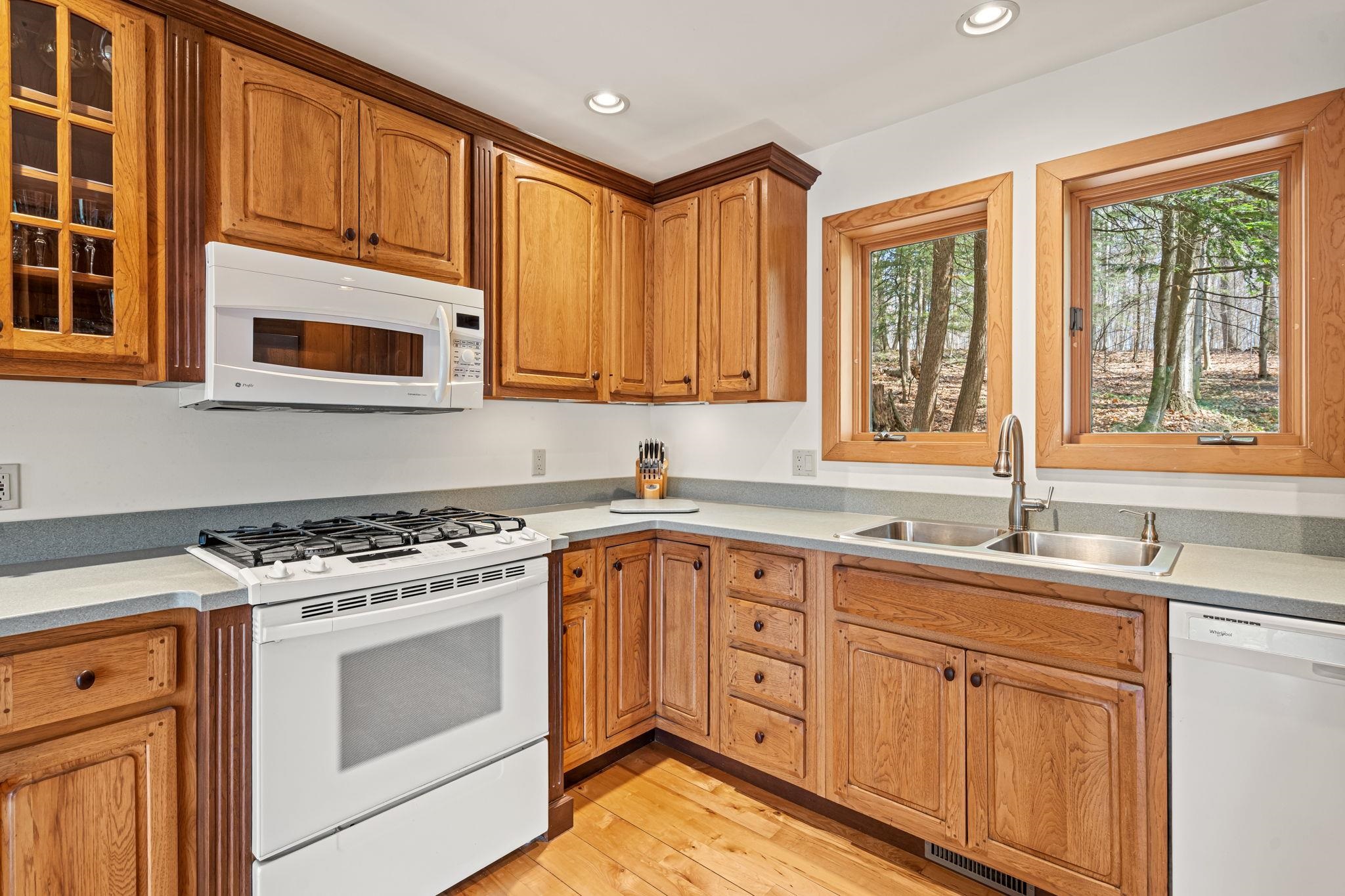 2962 Crescent Shores Drive, Traverse City, MI, 49685-9643