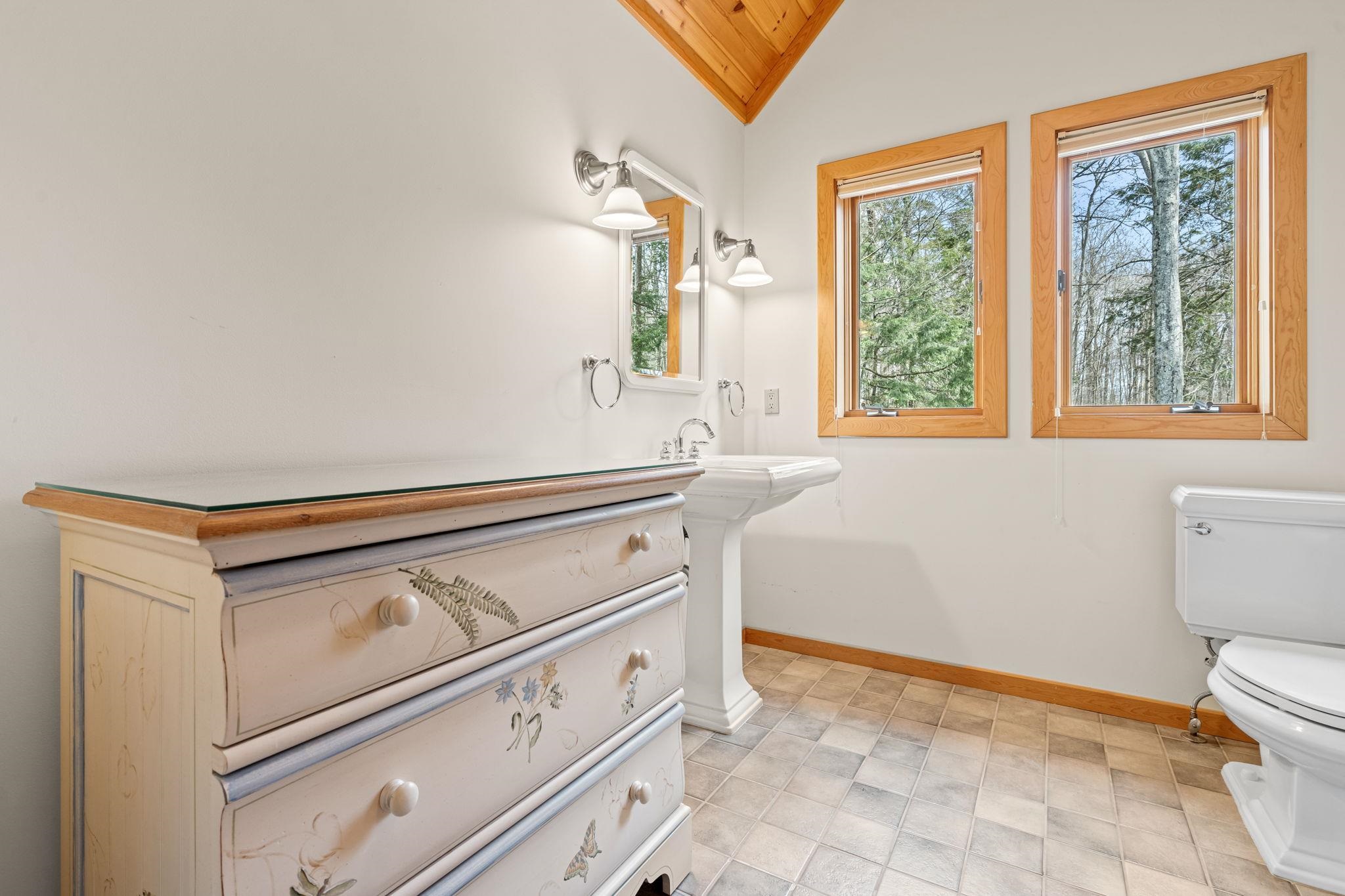 2962 Crescent Shores Drive, Traverse City, MI, 49685-9643