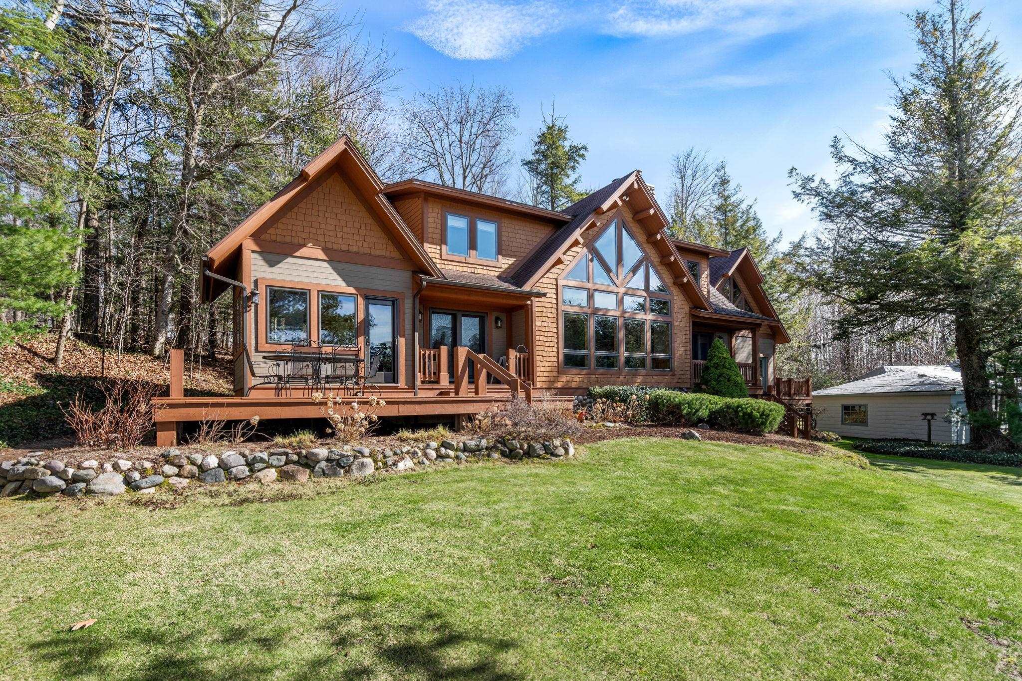 2962 Crescent Shores Drive, Traverse City, MI, 49685-9643