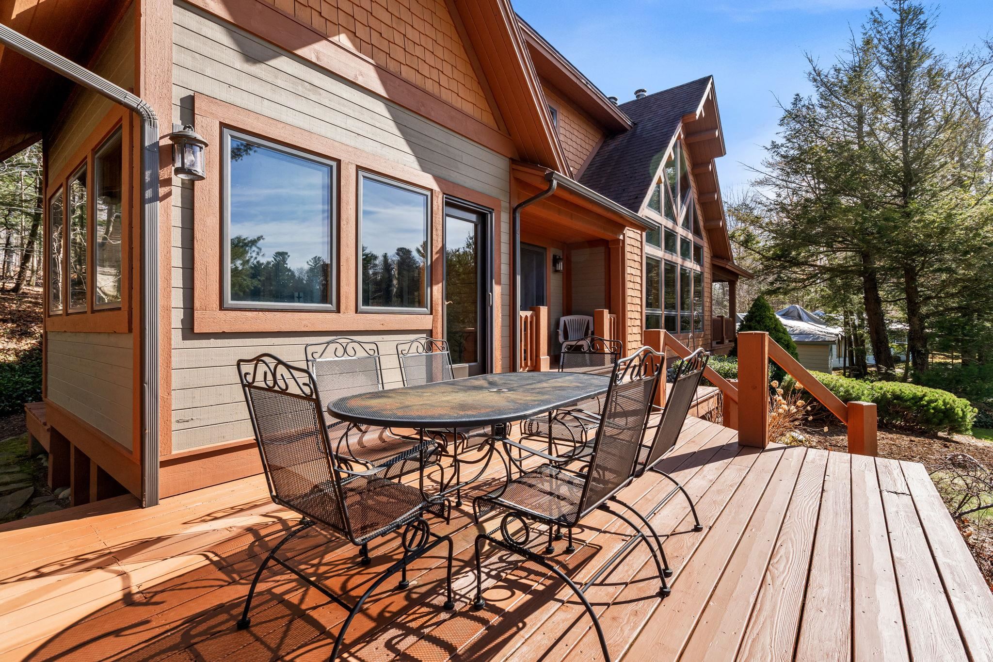 2962 Crescent Shores Drive, Traverse City, MI, 49685-9643