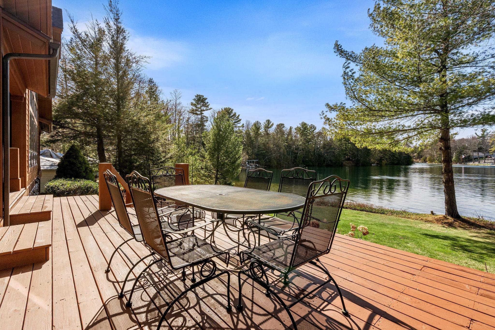 2962 Crescent Shores Drive, Traverse City, MI, 49685-9643