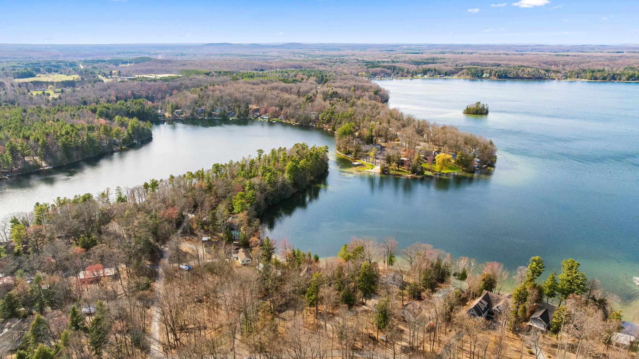 2962 Crescent Shores Drive, Traverse City, MI, 49685-9643