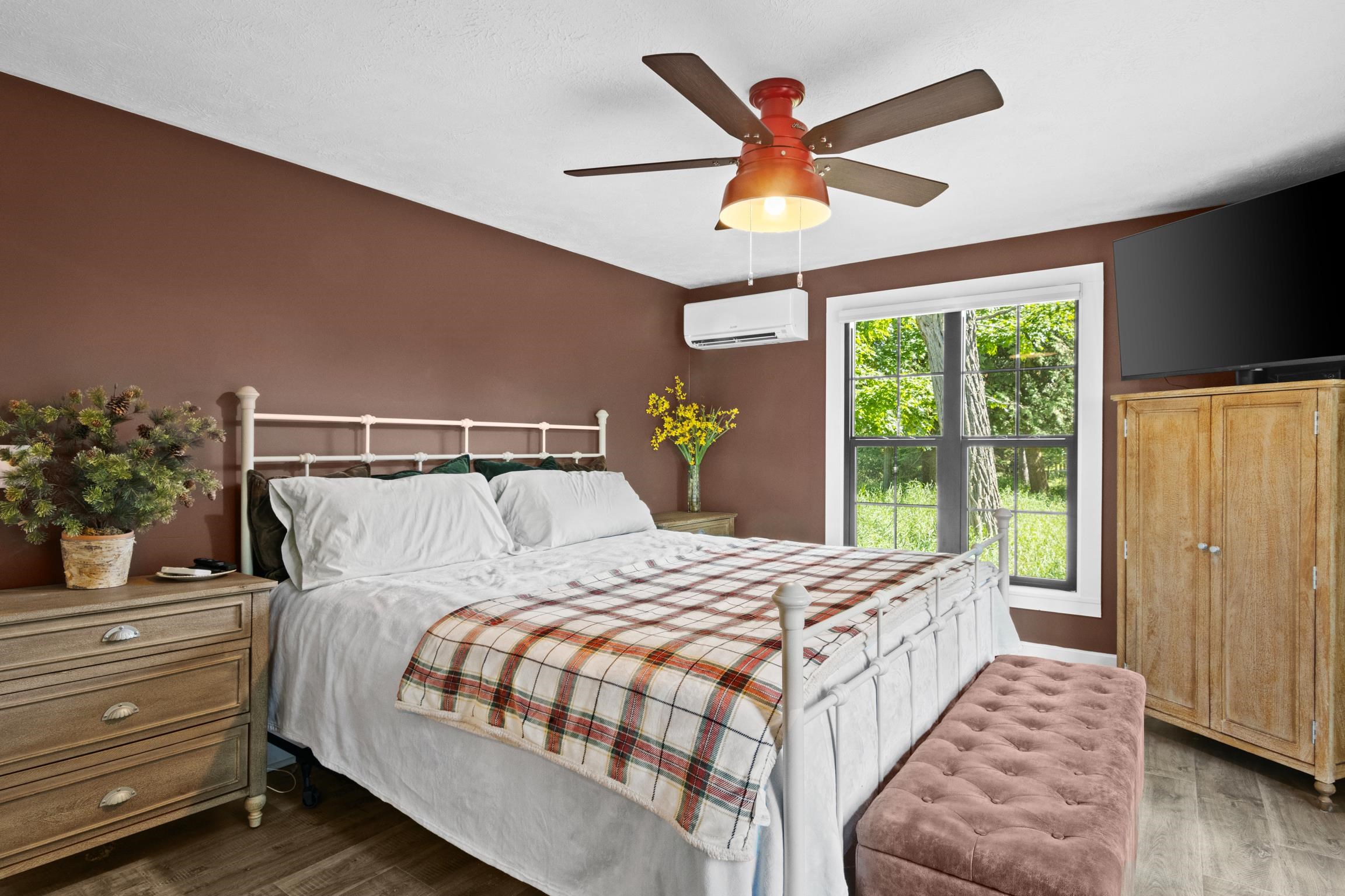 11256 S Lacore Road, Empire, MI, 49630