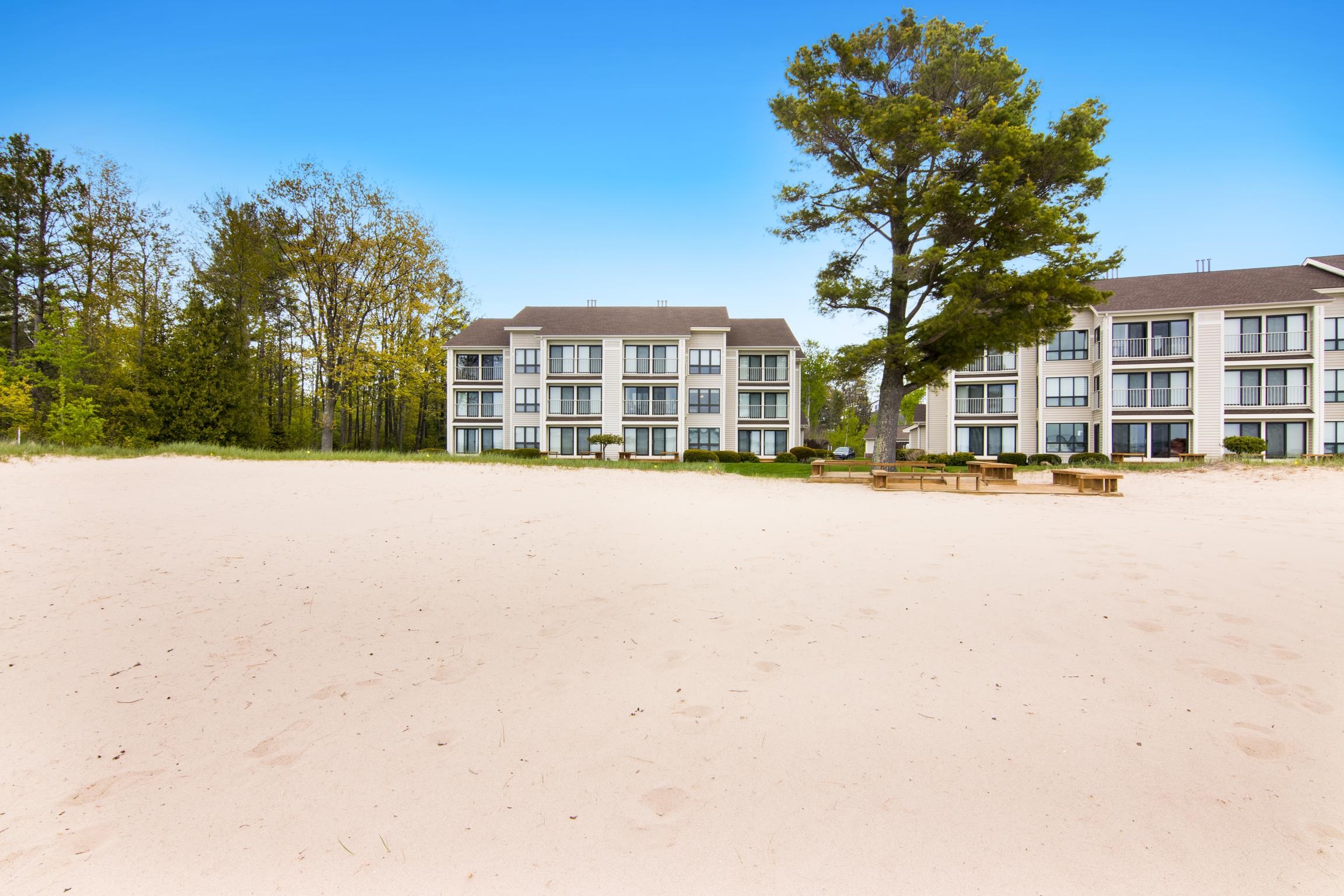 6264 140th Avenue, Holland, MI, 49423-9732