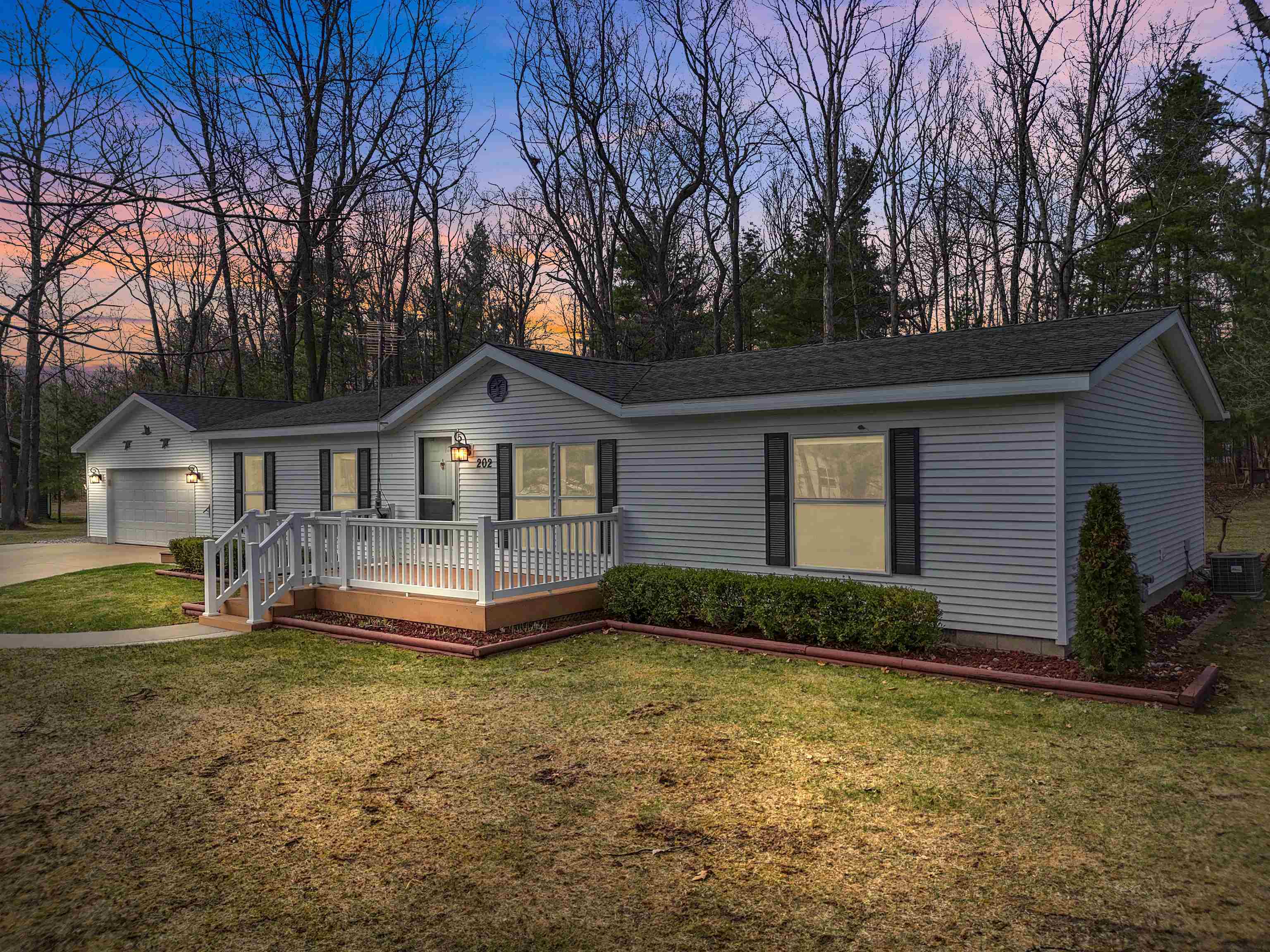 202 Forestville Road, Houghton Lake, MI, 48629
