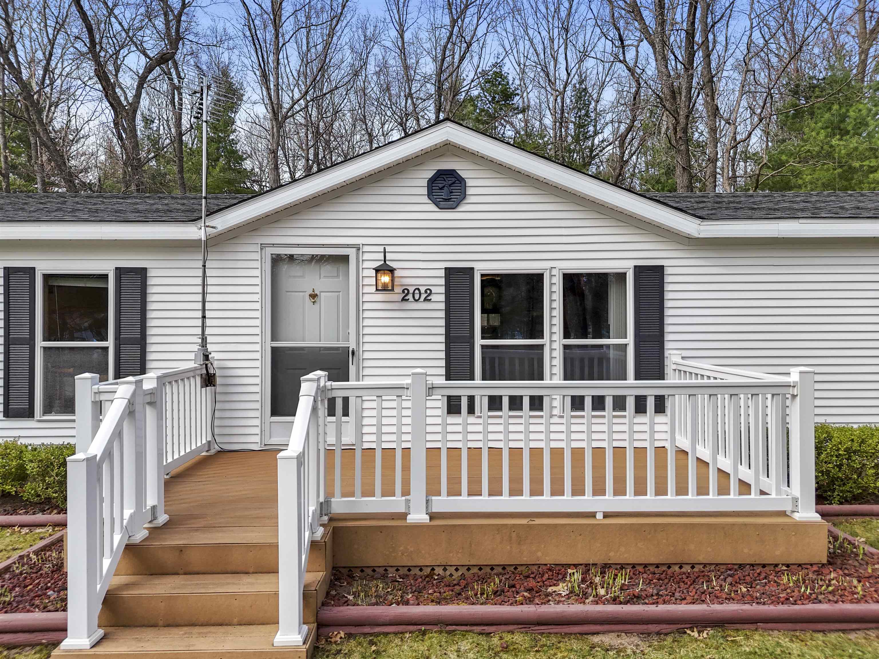 202 Forestville Road, Houghton Lake, MI, 48629