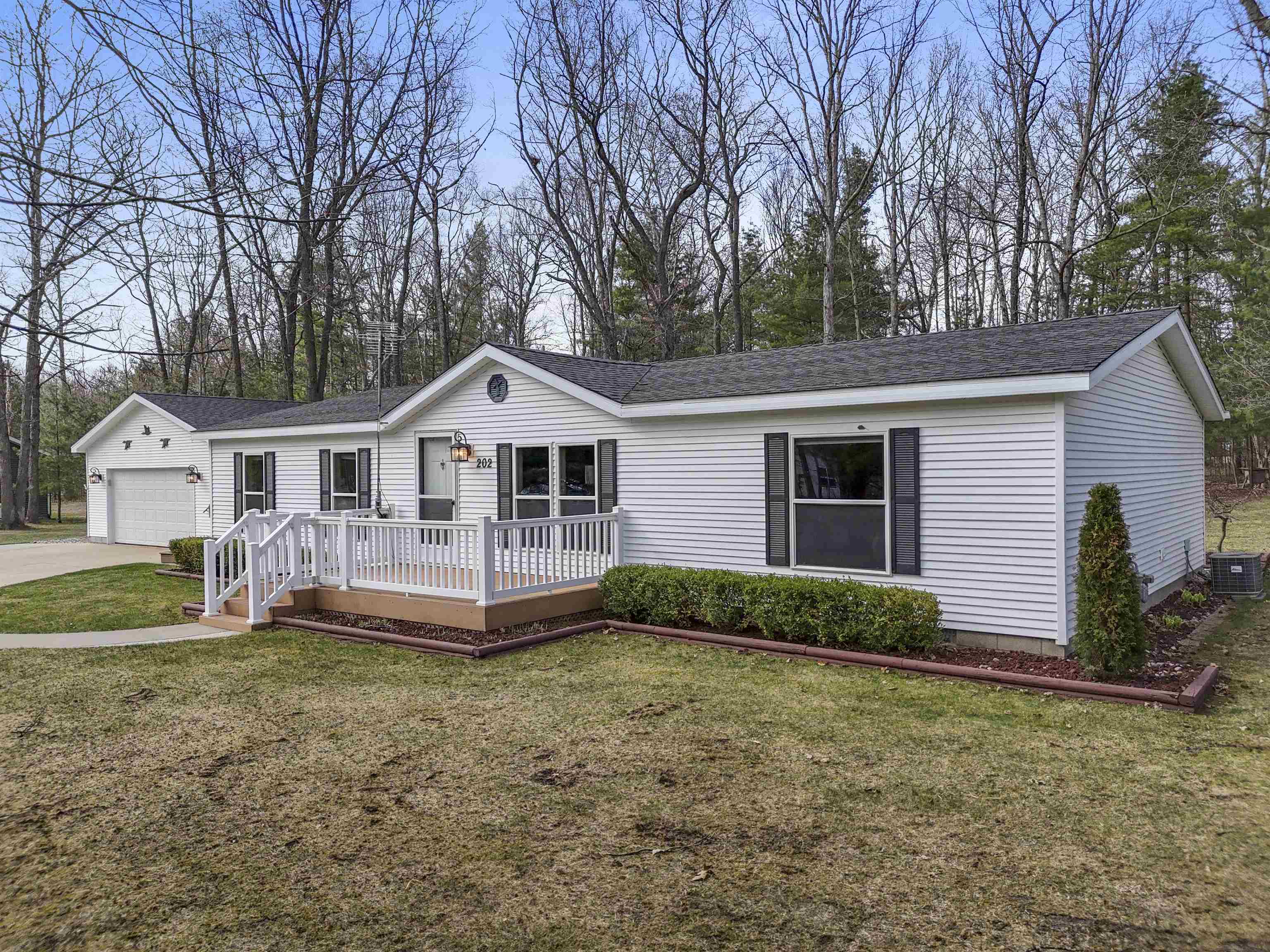 202 Forestville Road, Houghton Lake, MI, 48629