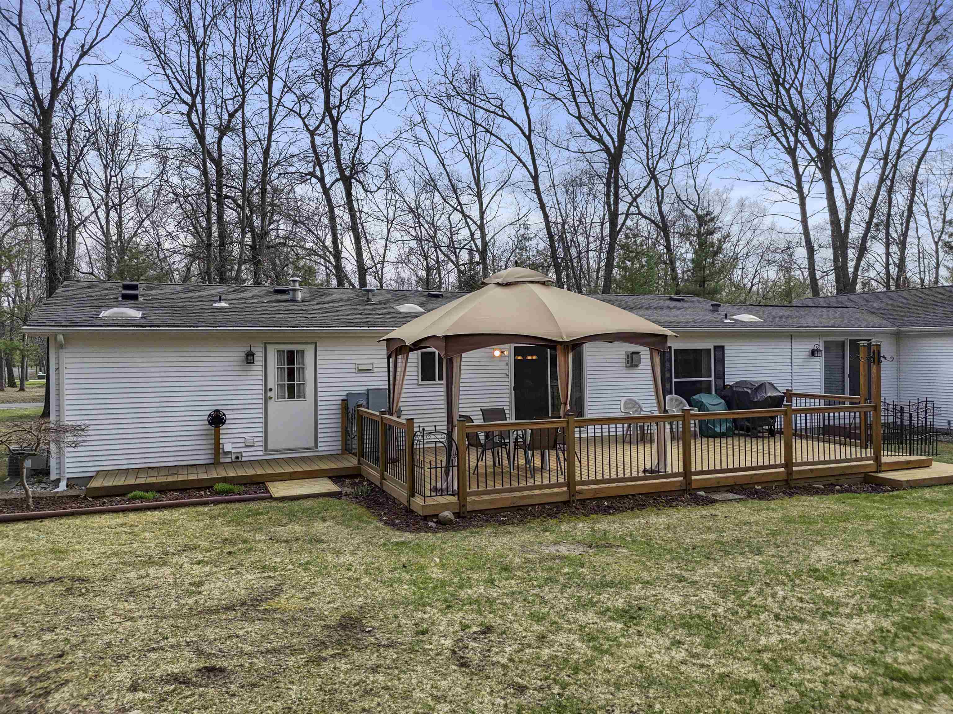 202 Forestville Road, Houghton Lake, MI, 48629