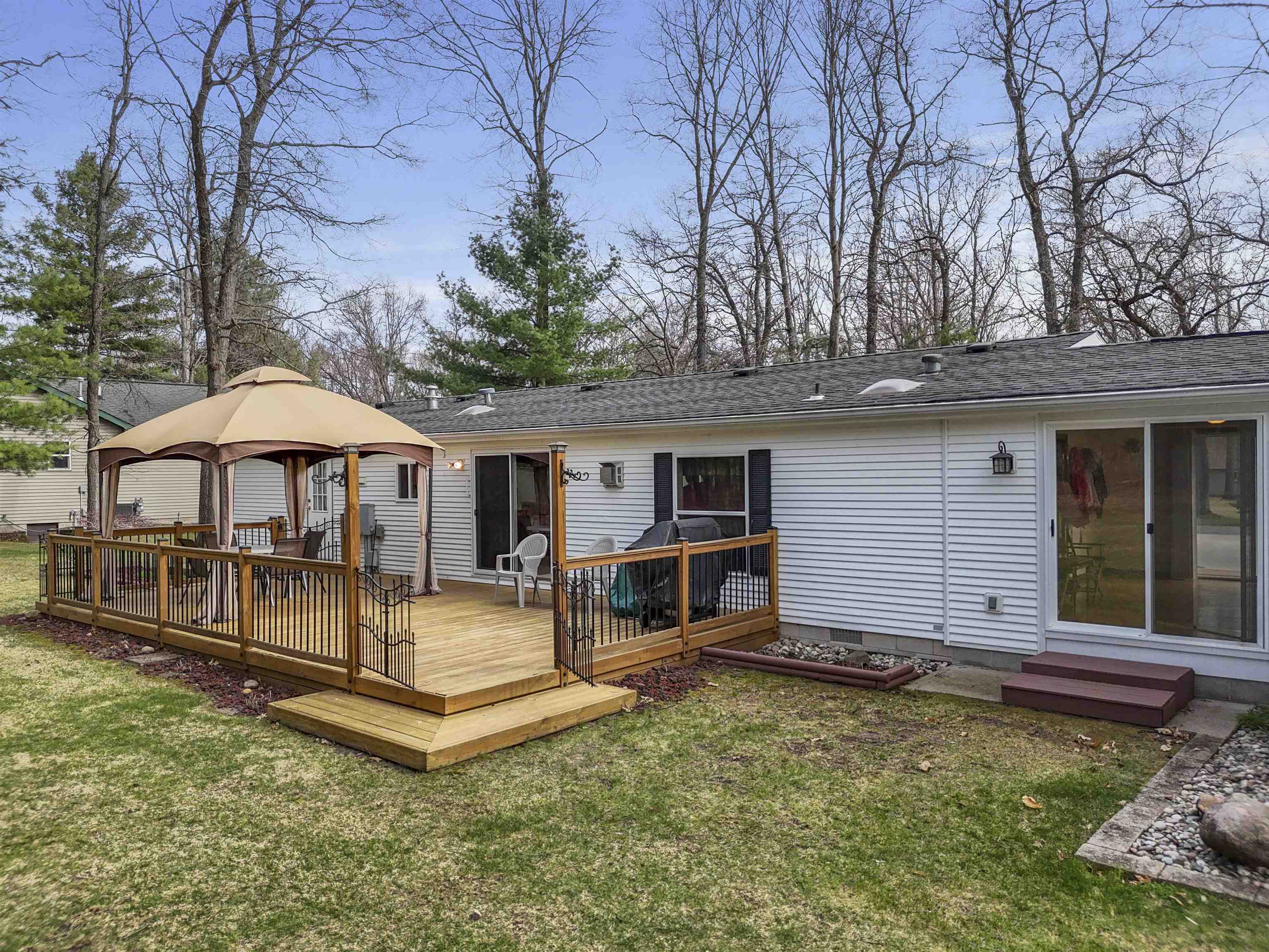 202 Forestville Road, Houghton Lake, MI, 48629