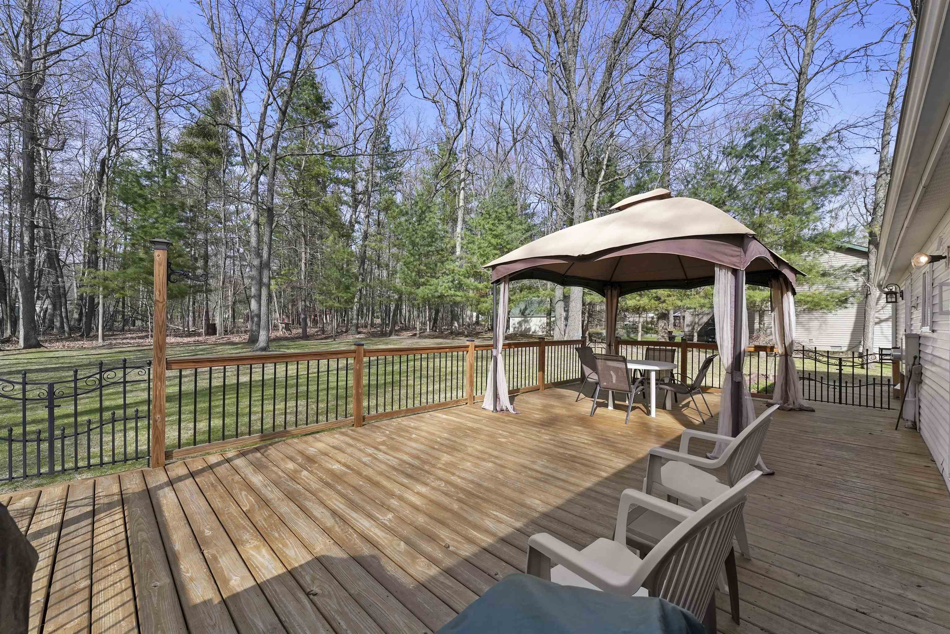 202 Forestville Road, Houghton Lake, MI, 48629