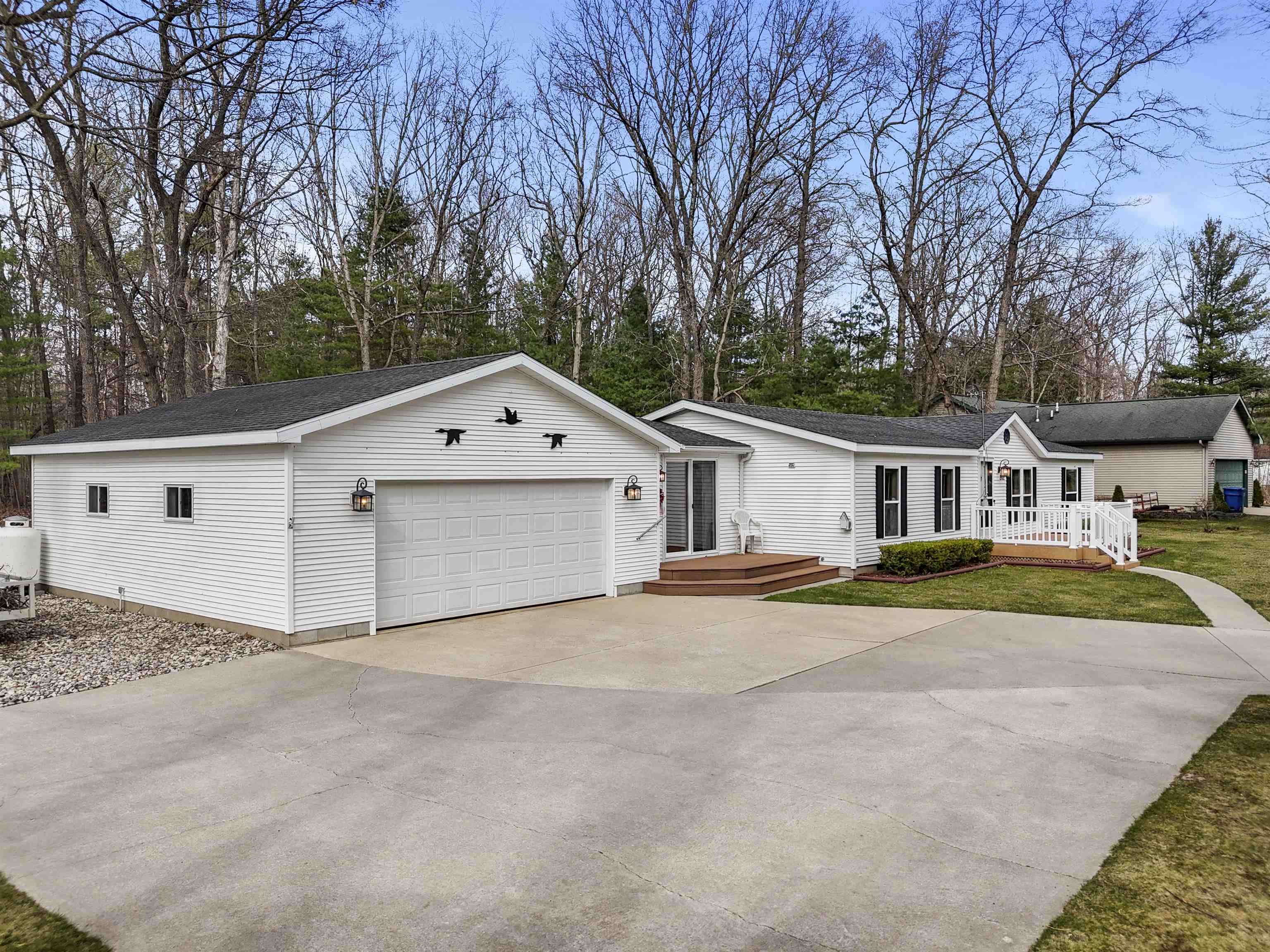 202 Forestville Road, Houghton Lake, MI, 48629