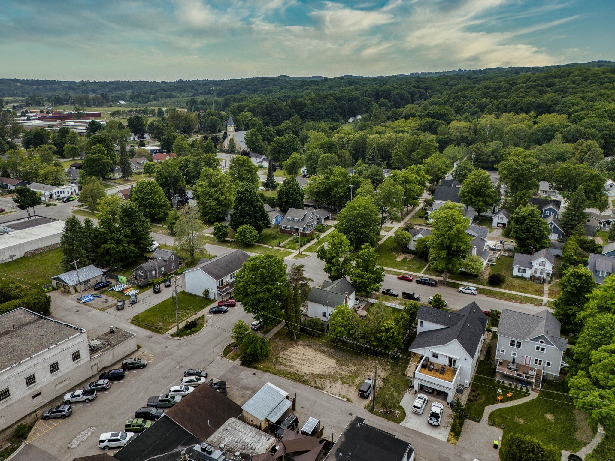 112 W Madison Avenue, Suttons Bay, MI, 49682