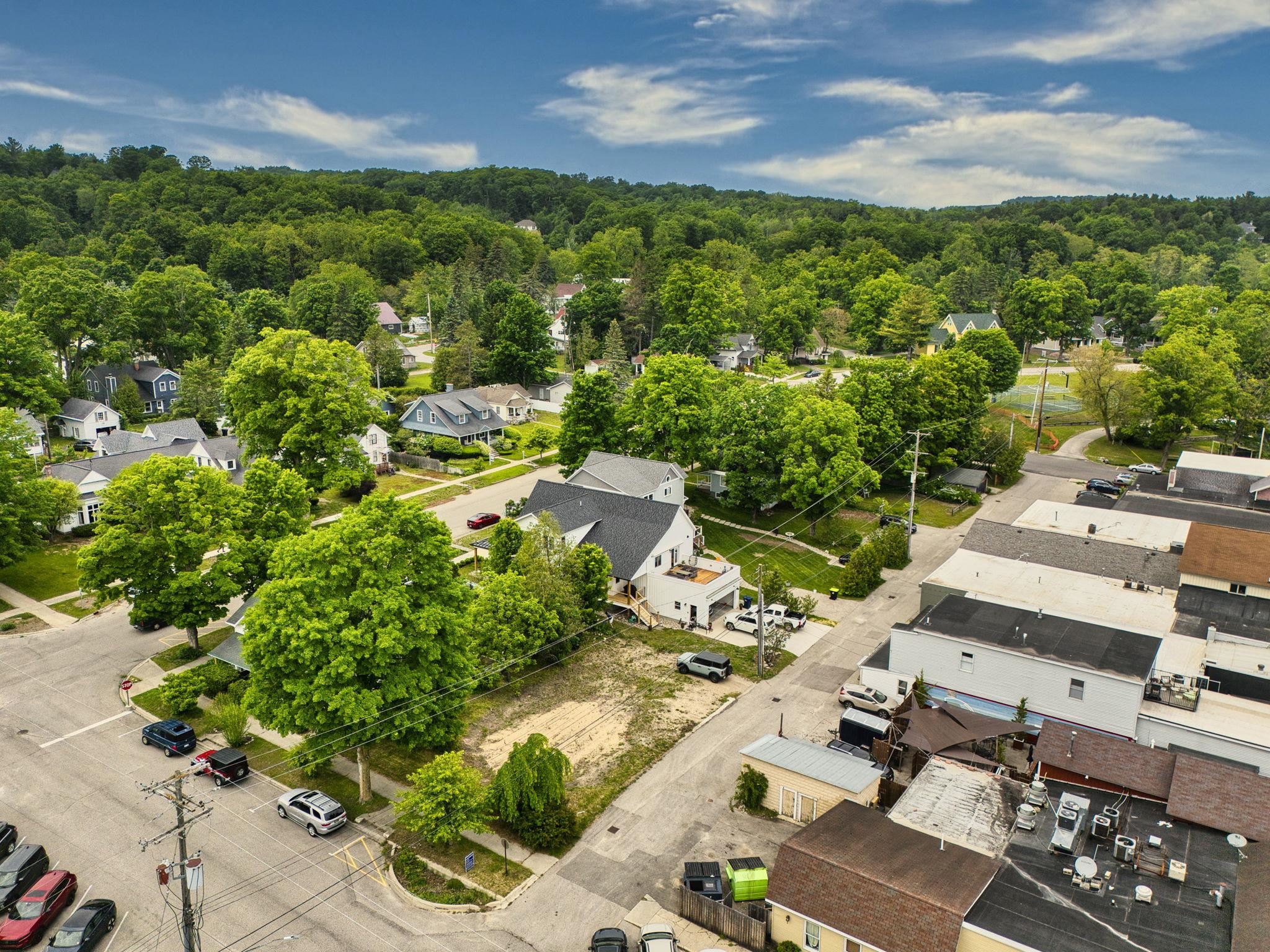 112 W Madison Avenue, Suttons Bay, MI, 49682