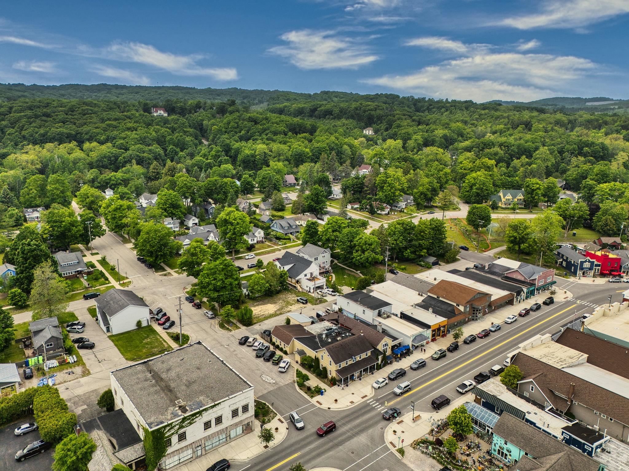 112 W Madison Avenue, Suttons Bay, MI, 49682