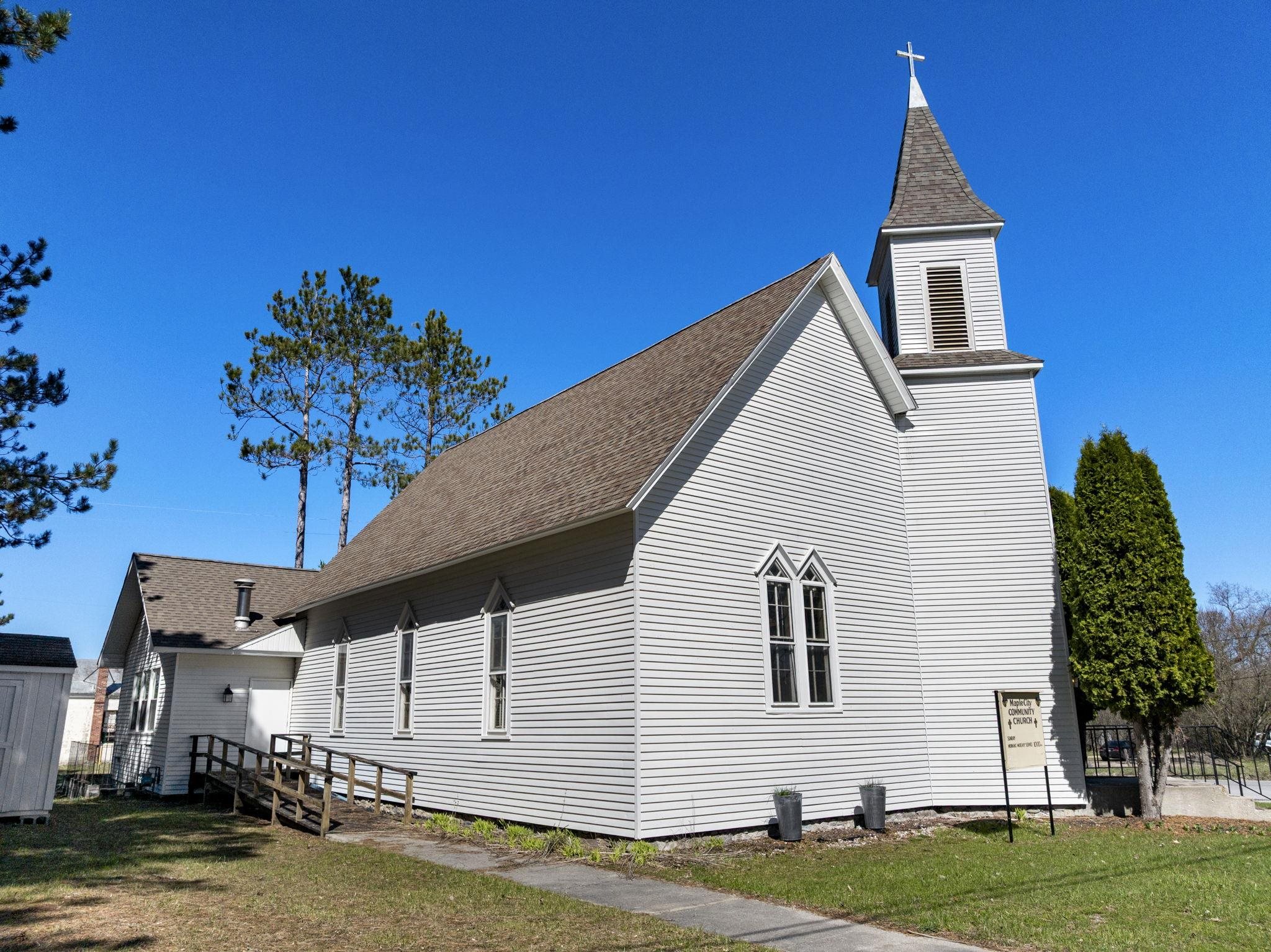 89 W Church Street, Maple City, MI, 49664
