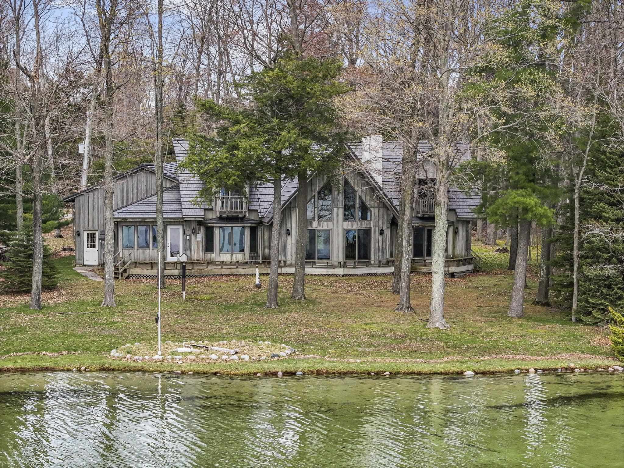45 W Traverse Lake Road, Maple City, MI, 49664