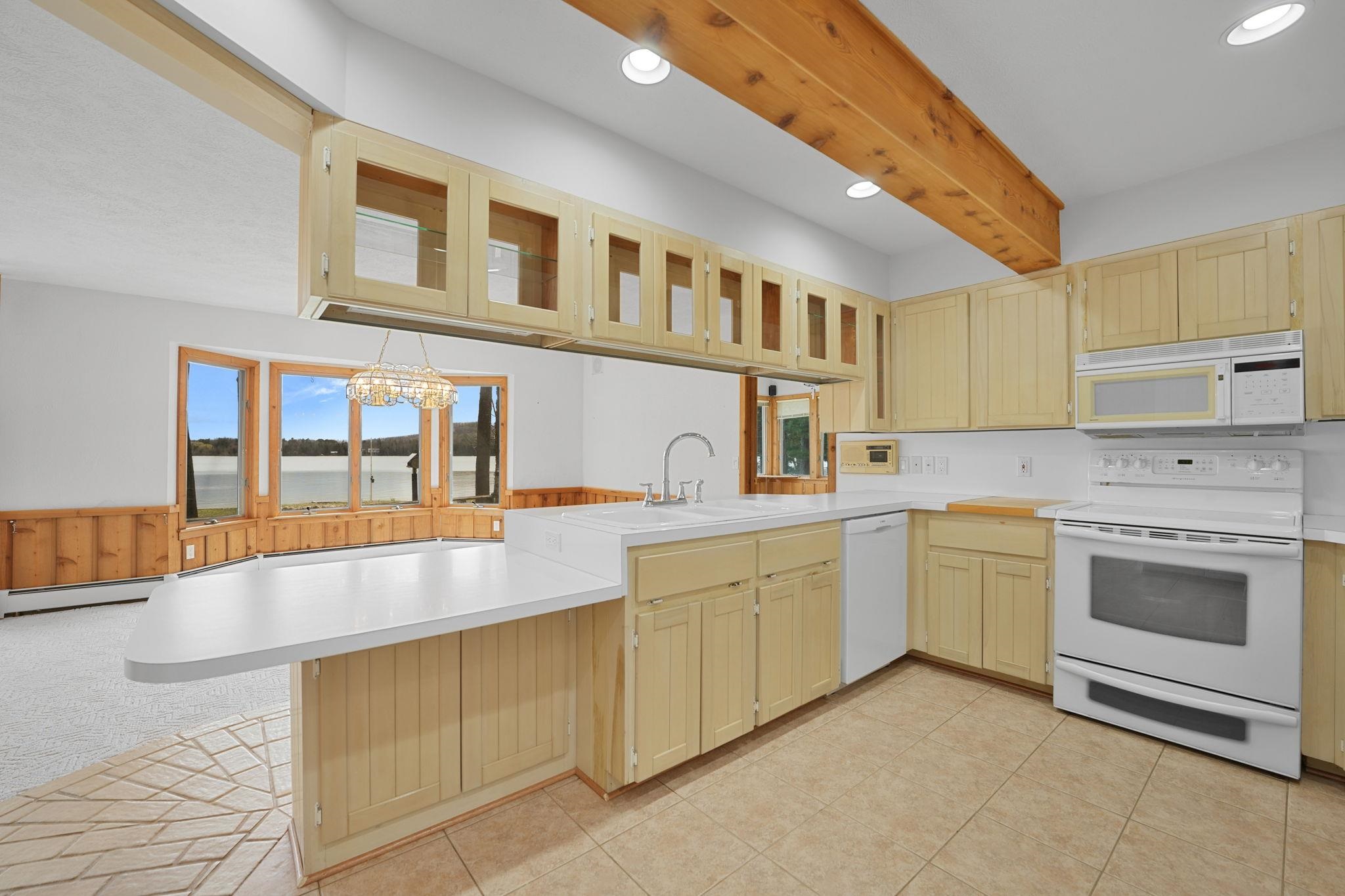 45 W Traverse Lake Road, Maple City, MI, 49664