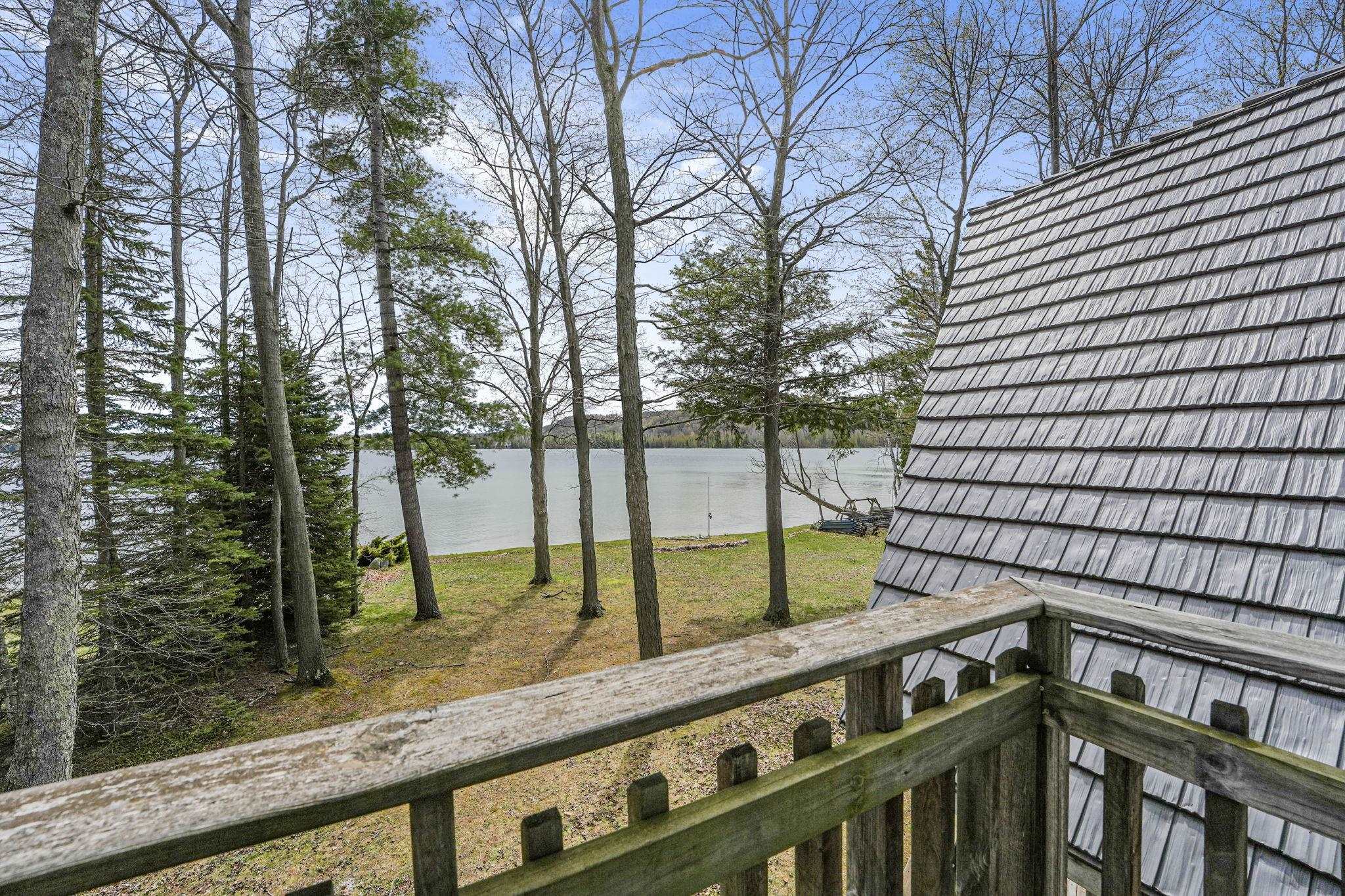 45 W Traverse Lake Road, Maple City, MI, 49664