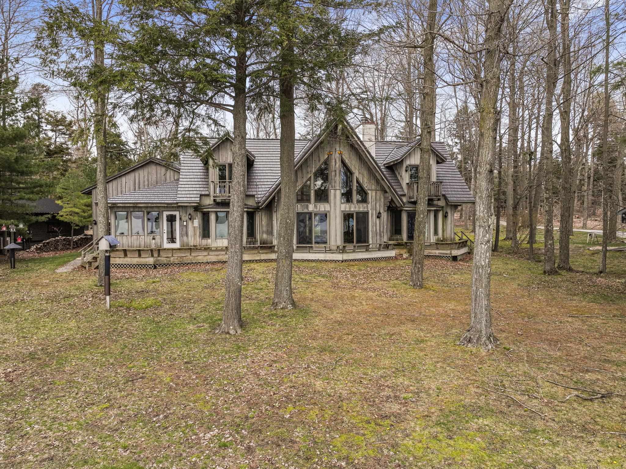 45 W Traverse Lake Road, Maple City, MI, 49664