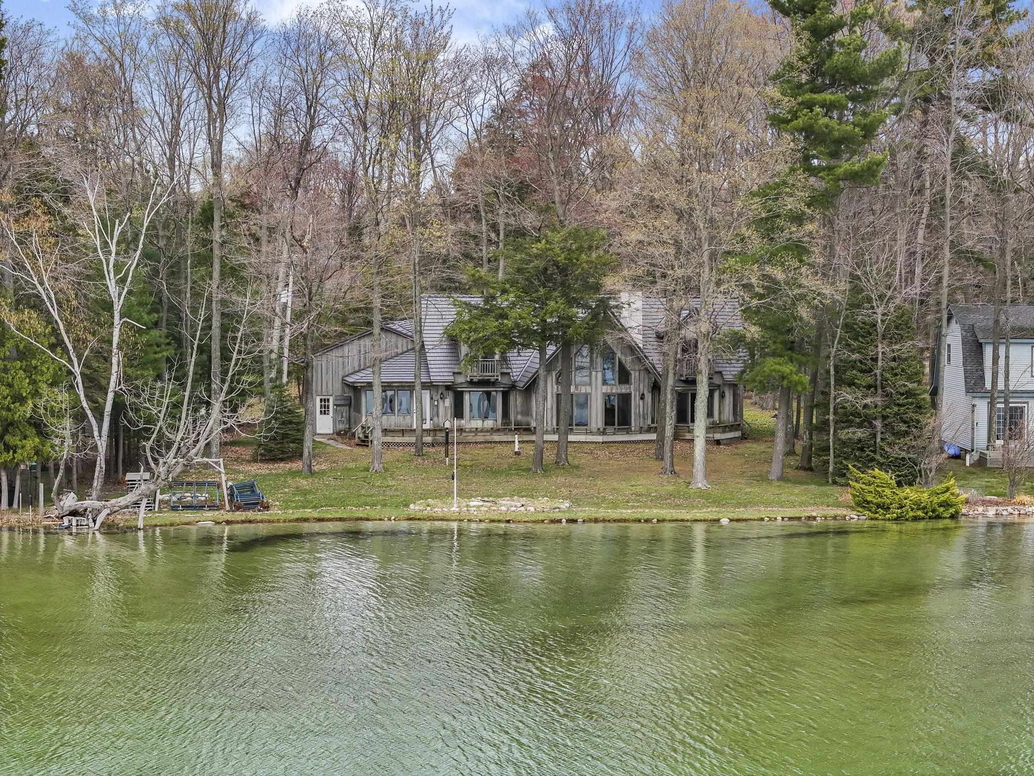 45 W Traverse Lake Road, Maple City, MI, 49664