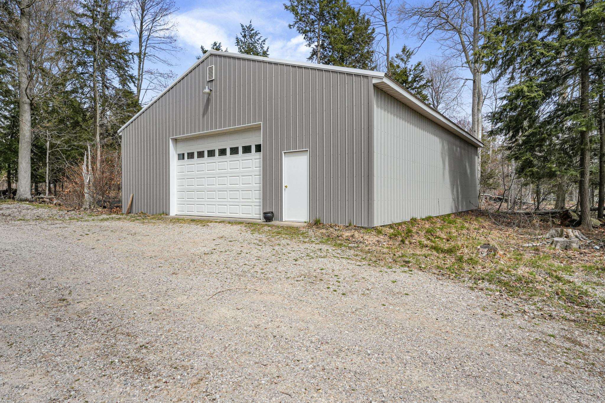 45 W Traverse Lake Road, Maple City, MI, 49664