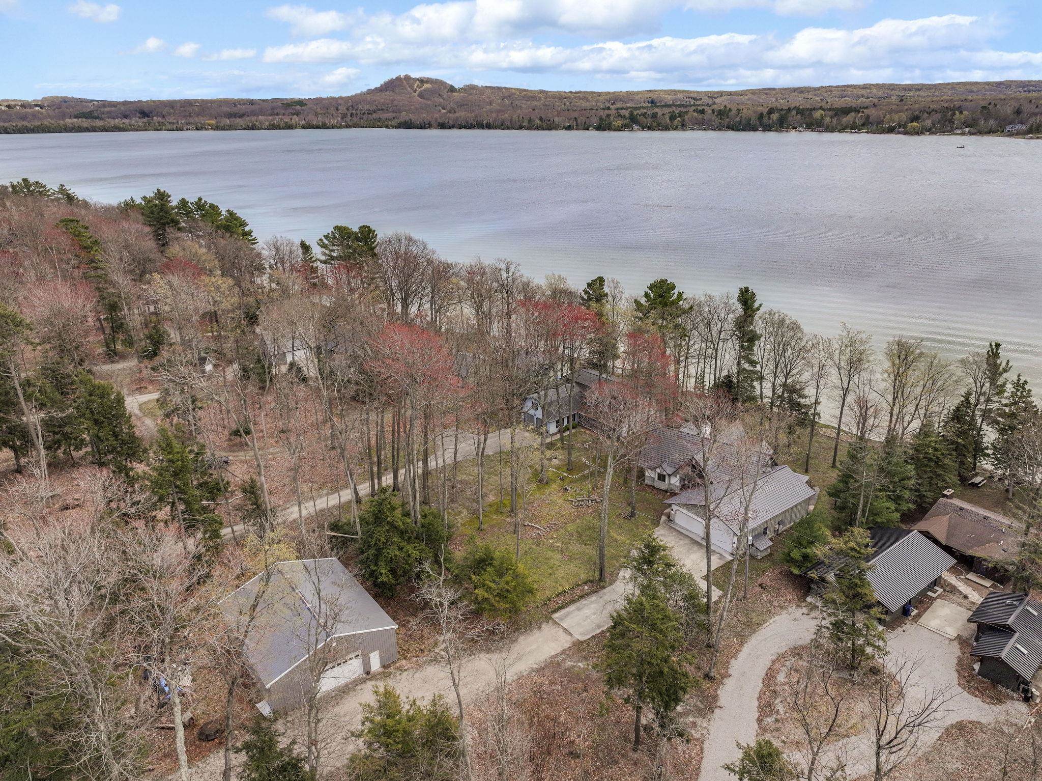 45 W Traverse Lake Road, Maple City, MI, 49664