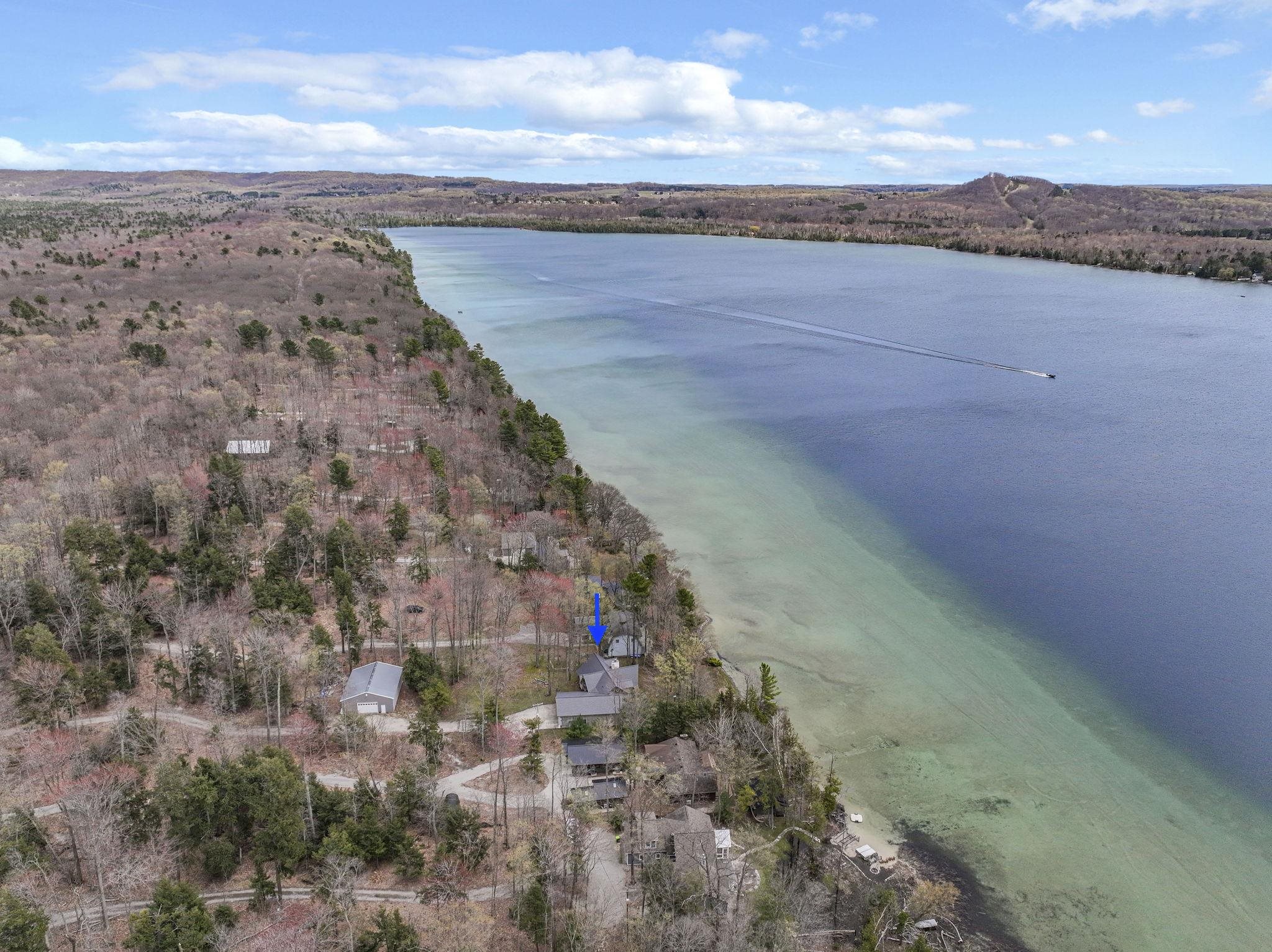 45 W Traverse Lake Road, Maple City, MI, 49664