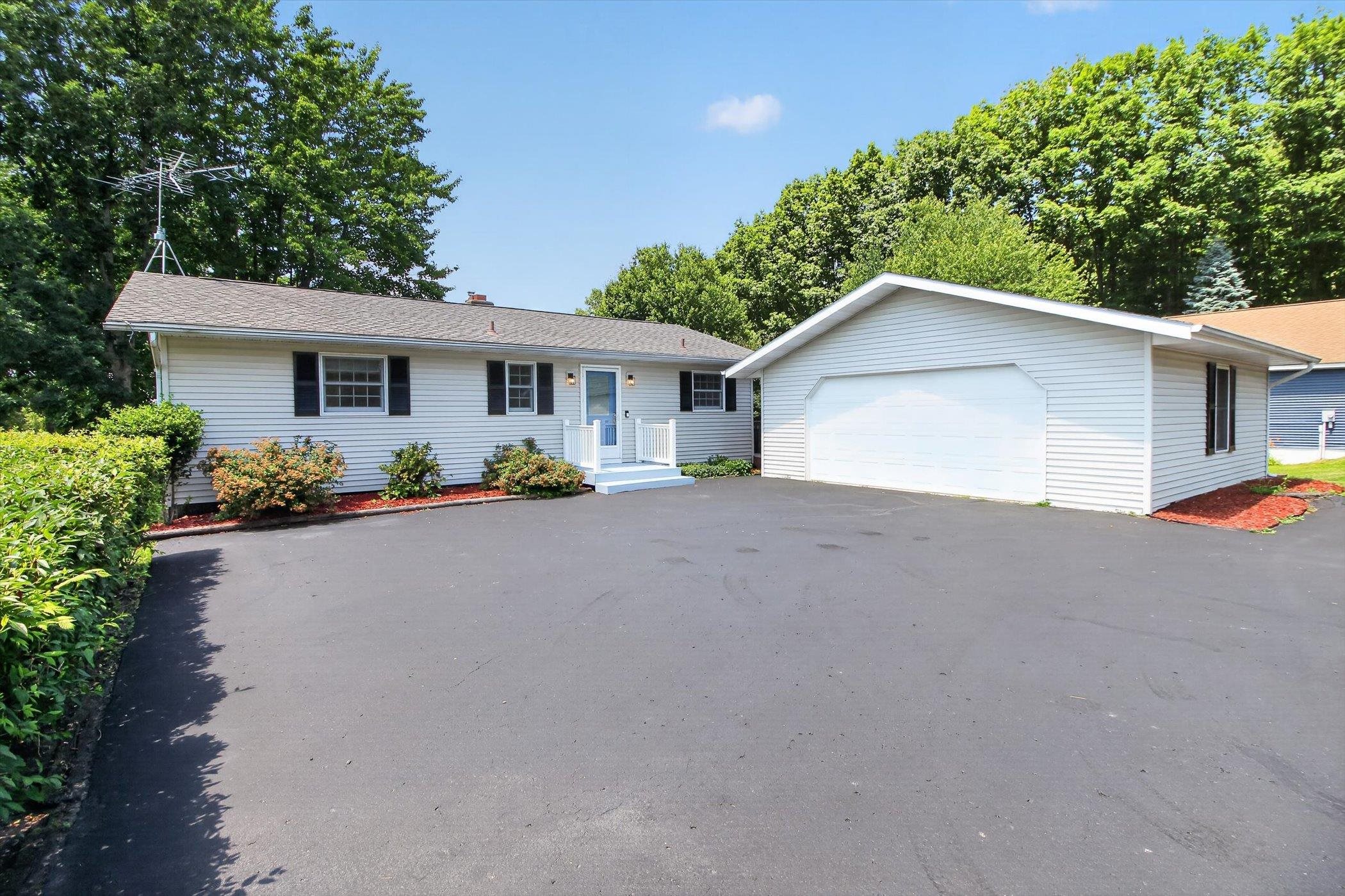 Homes for sale in Broomfield Township Isabella, MI | 1132 Clubhouse Dr, Broomfield Township Isabella, MI 48893 | MLS# 79080068253