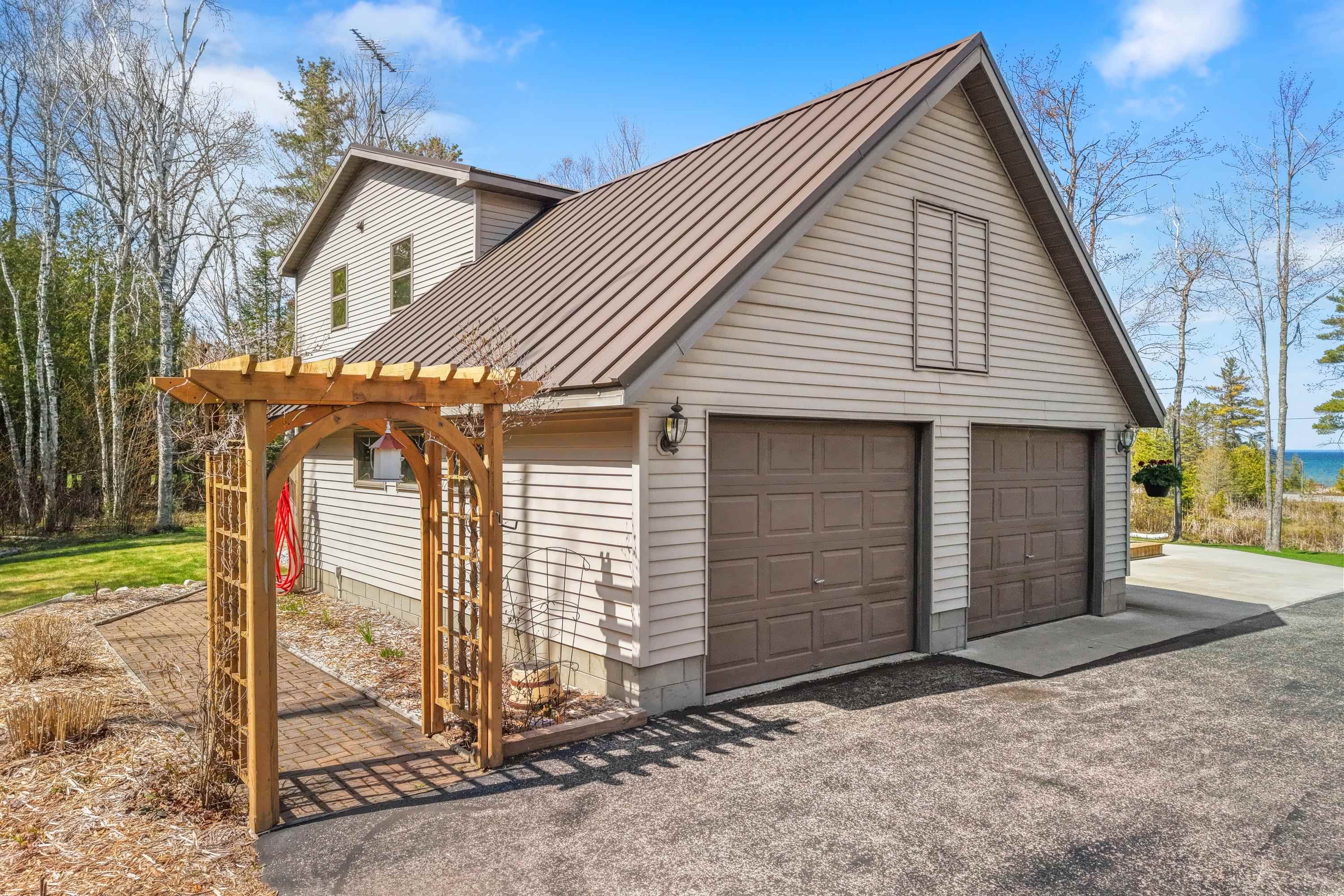 Photo 4 of Single family home for sale at 3998 N US 23, Rogers Township Presque Isle, MI 49779 | MLS# 77080068357 | Listing updated on 2026-09-30